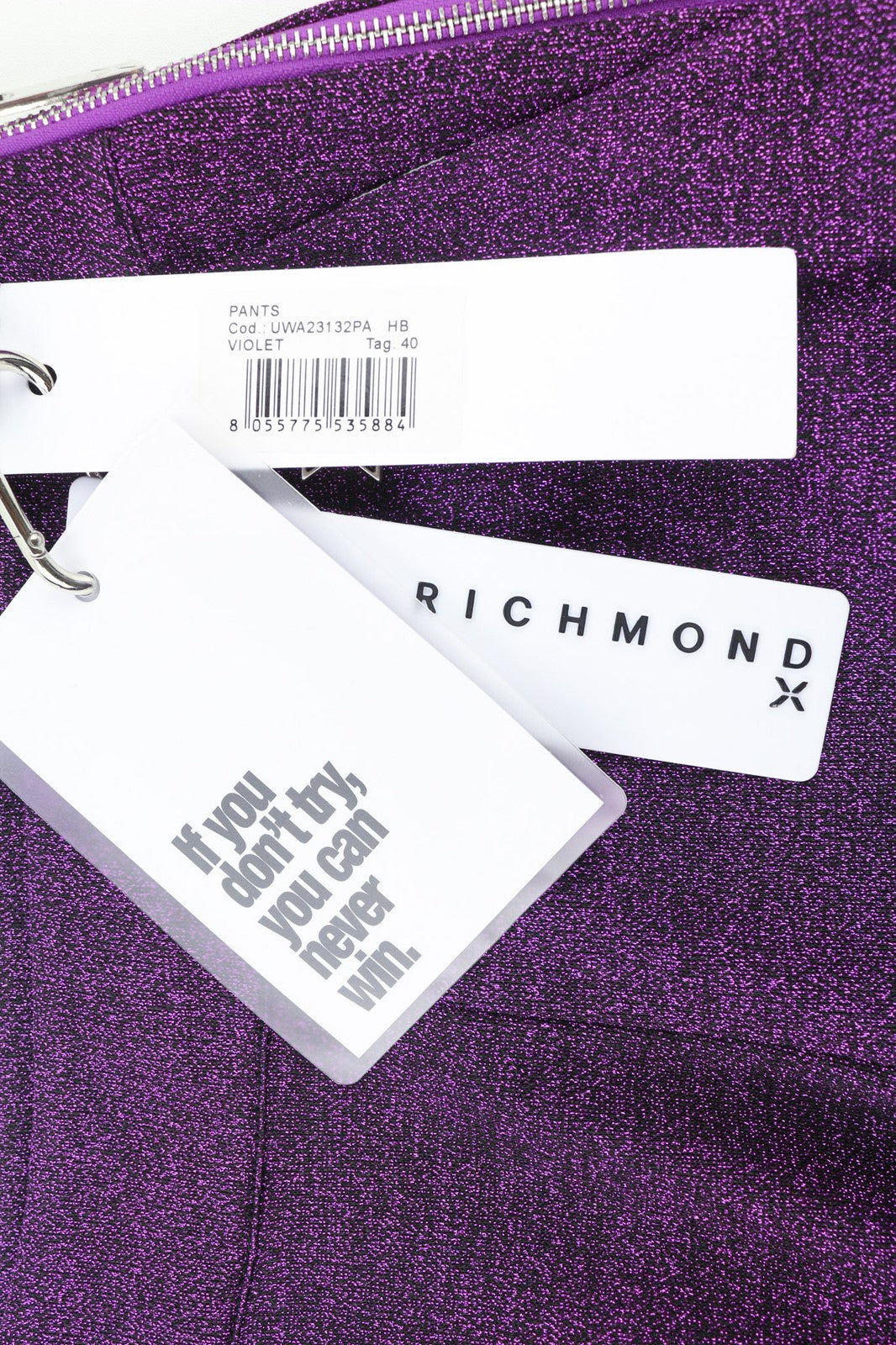 JOHN RICHMOND moteriškos kelnės S dydžio violetinės spalvos su blizgučiais, aukštu juosmeniu, platėjančiu užtrauktuku ir logotipu 