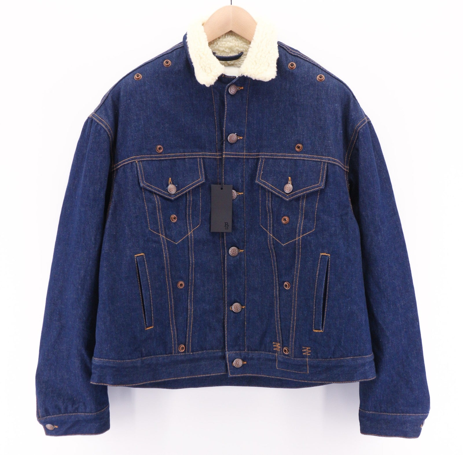 R13 Bib Trucker vyriška striukė M su šerpų pamušalu, džinsine sagomis, vidutinės mėlynos spalvos logotipu 