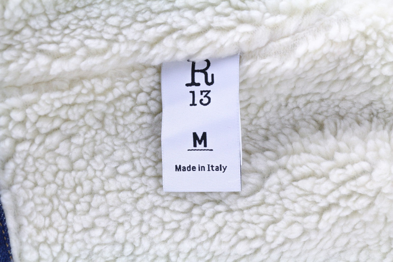 R13 Bib Trucker vyriška striukė M su šerpų pamušalu, džinsine sagomis, vidutinės mėlynos spalvos logotipu 