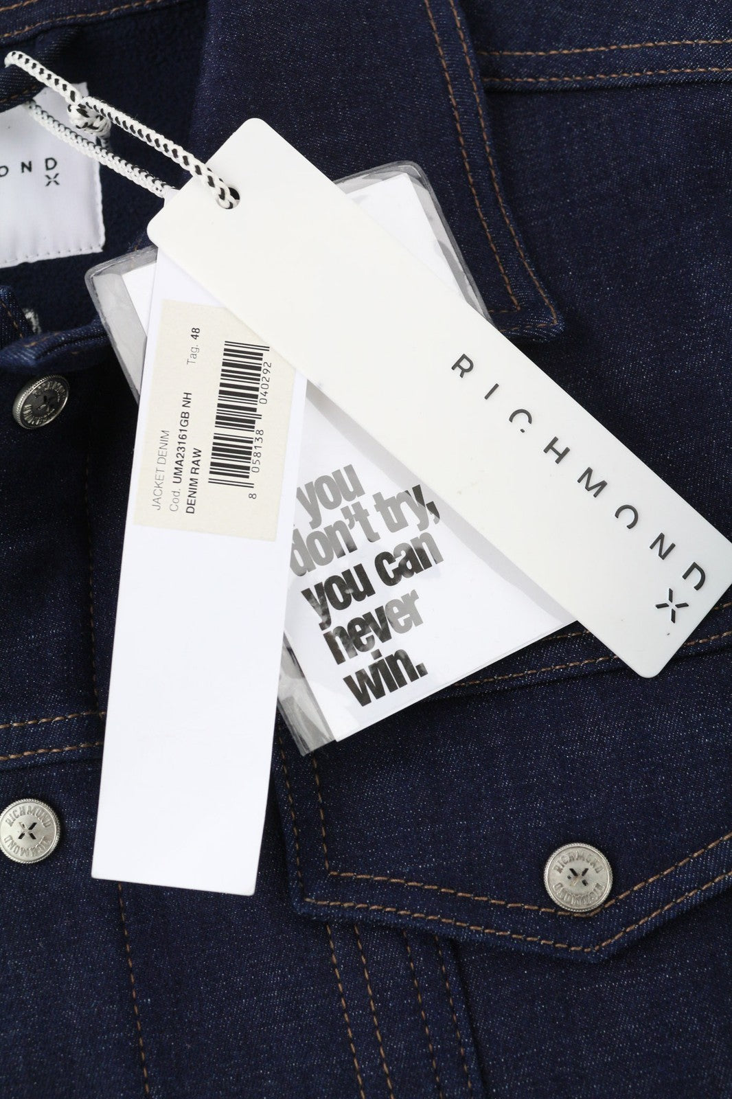 JOHN RICHMOND vyriška striukė ~M džinsinis sunkvežimio tipo polo apykaklės užsegimas su sagomis tamsiai mėlynos spalvos logotipu 