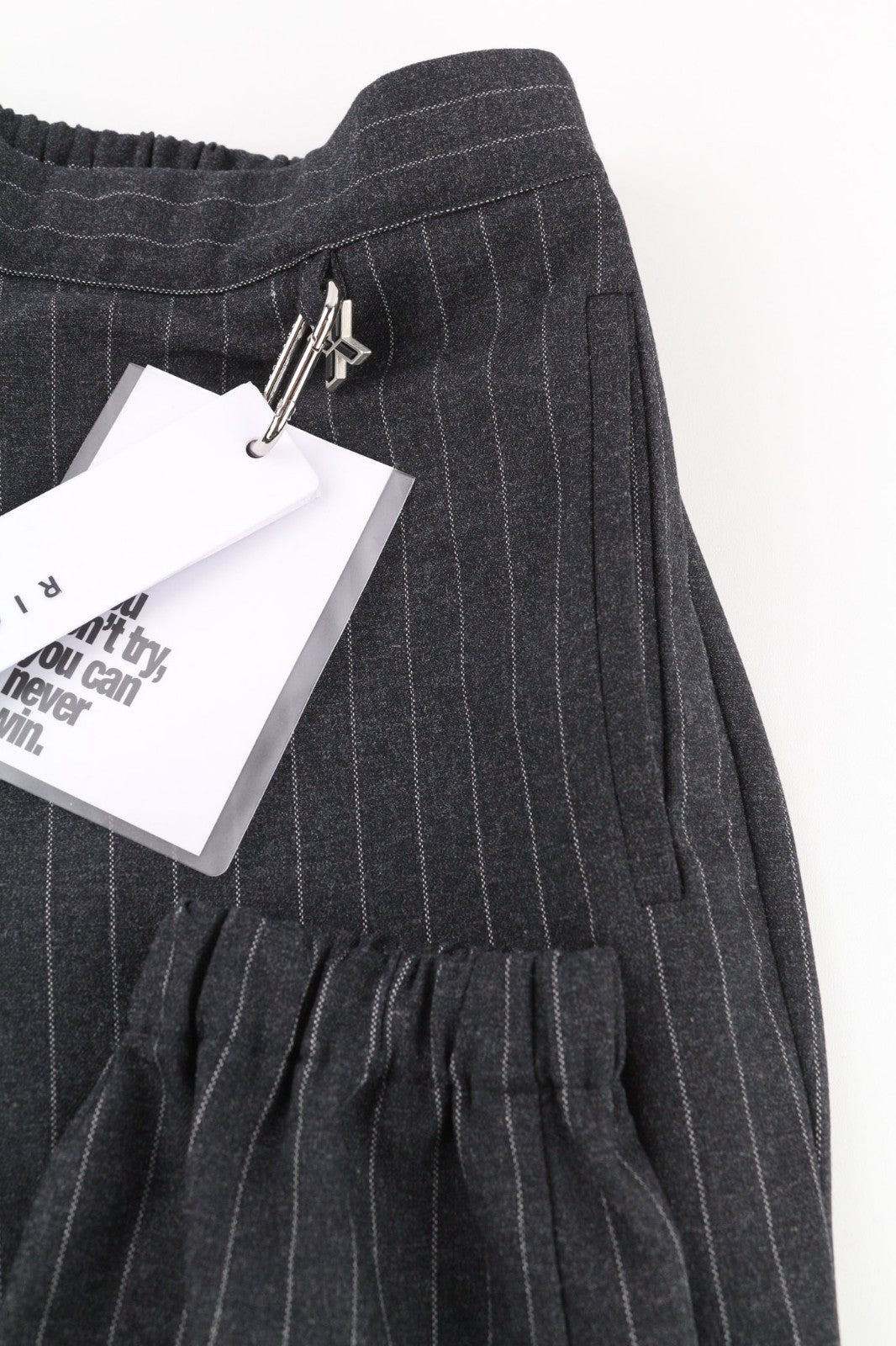 JOHN RICHMOND moteriškas kostiumas S, juodas melanžas, dryžuotas, vieneilis, dviejų dalių 