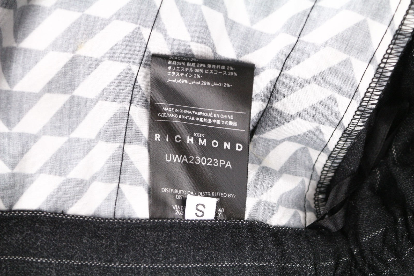 JOHN RICHMOND moteriškas kostiumas S, juodas melanžas, dryžuotas, vieneilis, dviejų dalių 