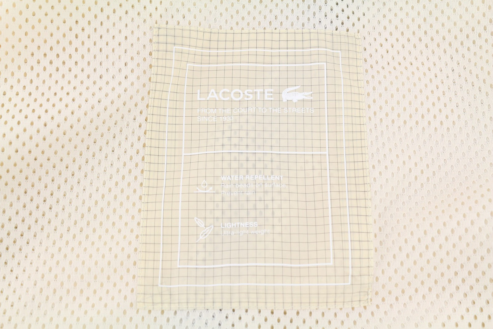 LACOSTE vyriška striukė XL/2XL smėlio spalvos su gobtuvu ir vandeniui atspariu languotu lengvu paltu 