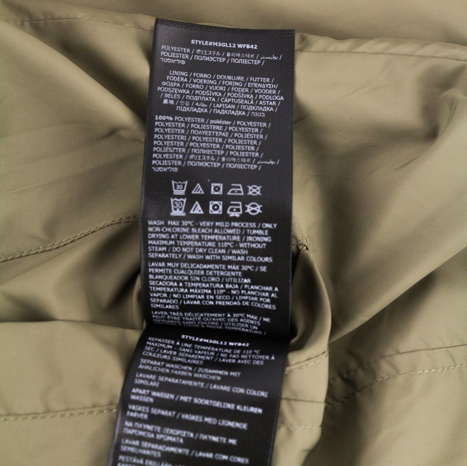 GUESS vyriška striukė XL dydžio, dvipusė, lengva, su gobtuvu, perdirbta, vandeniui atspari 