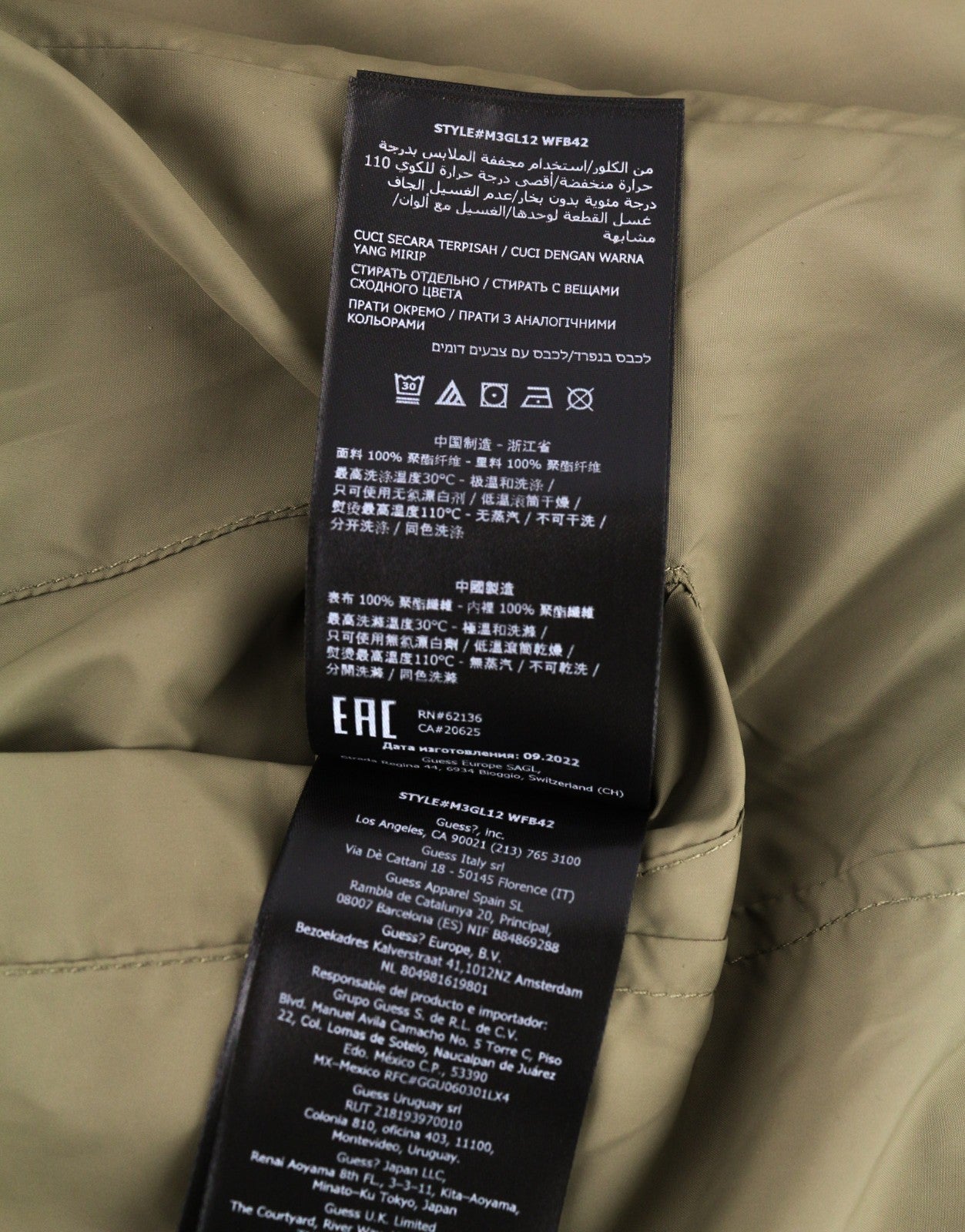 GUESS vyriška striukė XL dydžio, dvipusė, lengva, su gobtuvu, perdirbta, vandeniui atspari 