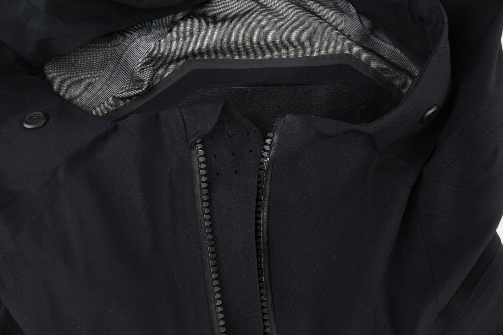 THE NORTH FACE Women's Summit L5 Futurelight Jacket M Black Hooded Seam Taped