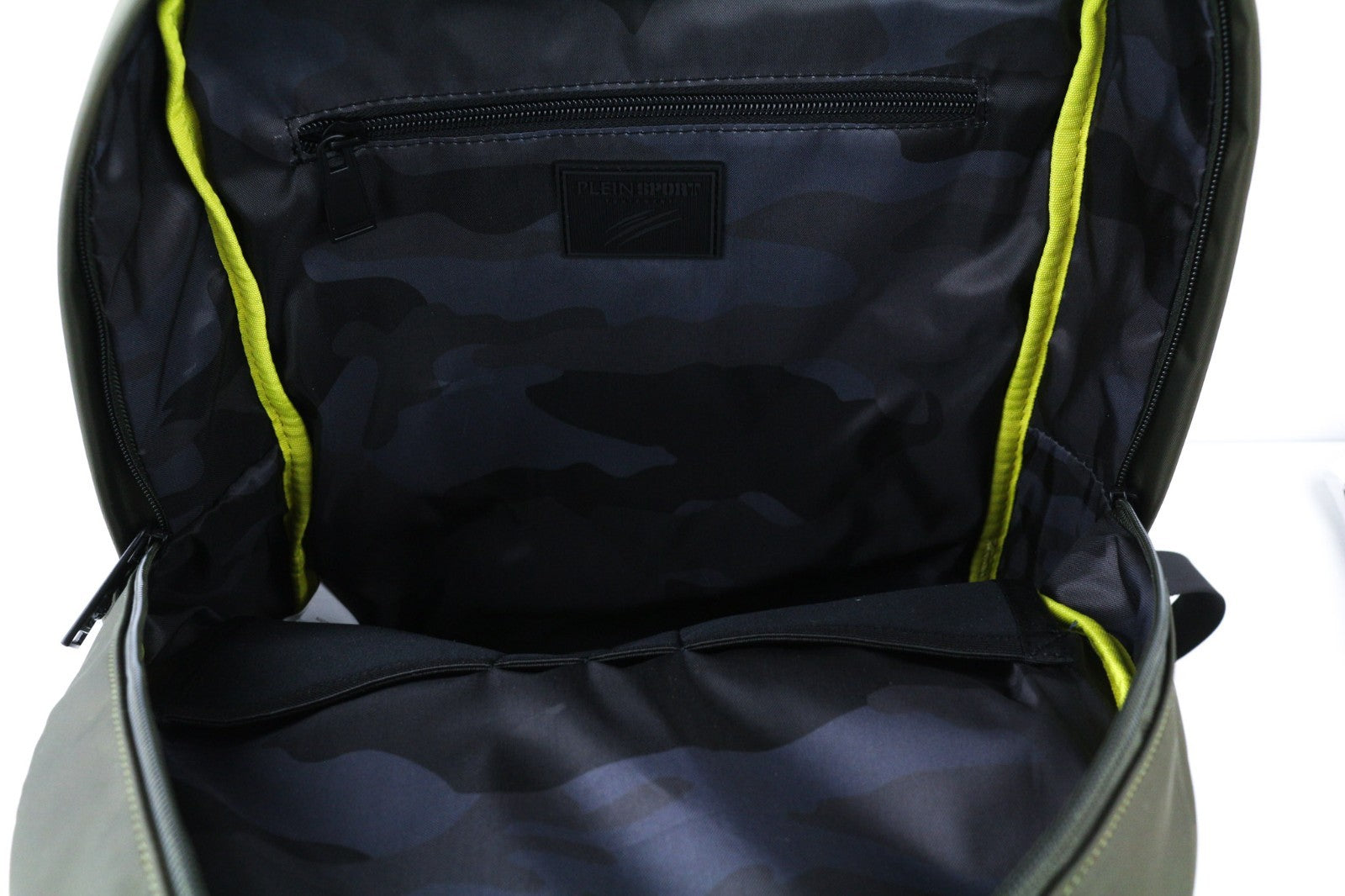 PHILIPP PLEIN vyriška kuprinė, vieno dydžio, žalia, su pamušalu, reguliuojamo dydžio rankena, užtrauktuku 