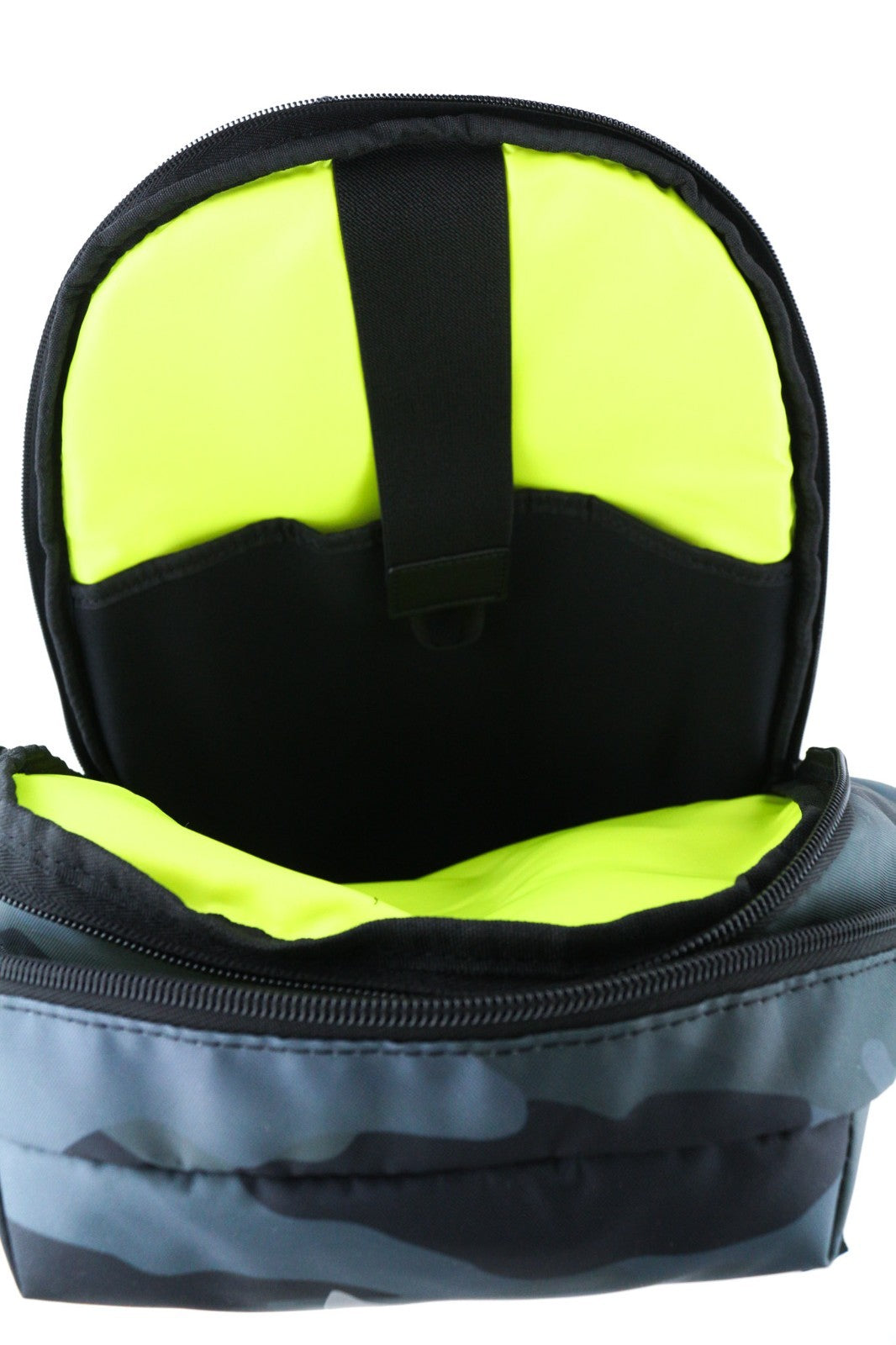 PHILIPP PLEIN vyriška kuprinė, vieno dydžio, su užtrauktuku ir kamufliažiniu raštu. 