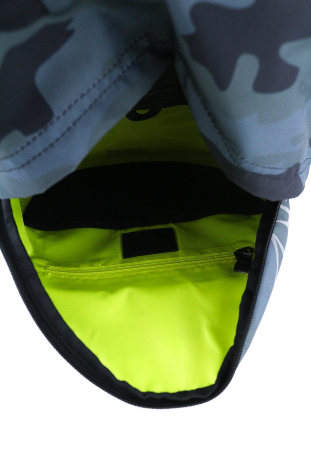 PHILIPP PLEIN vyriška kuprinė, vieno dydžio, „Philadelphia“ kamufliažinė, su dviem rankenomis ir užtrauktuku. 