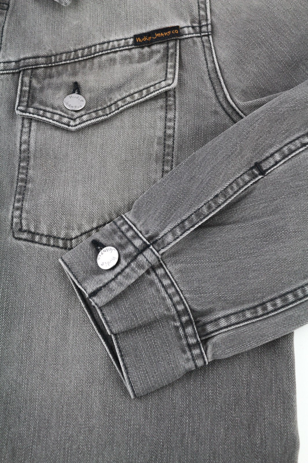 NUDIE JEANS Conny Org. Fog vyriškas pilkas organinės medvilnės polo džinsinis švarkas M dydžio 