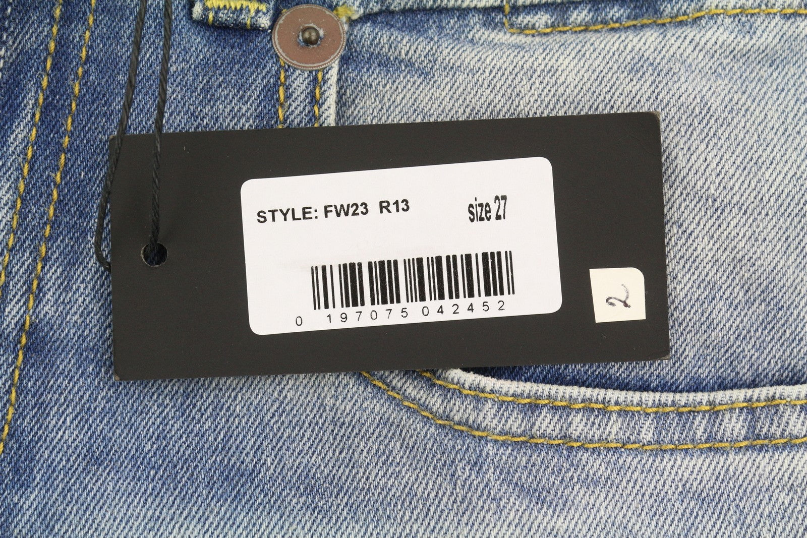 R13 berniukiškos aptemptos moteriškos džinsinės kelnės 27 Jasper tamprios trumpintos kelnės su užtrauktuku ant kulkšnies, išblukusi mėlyna spalva 