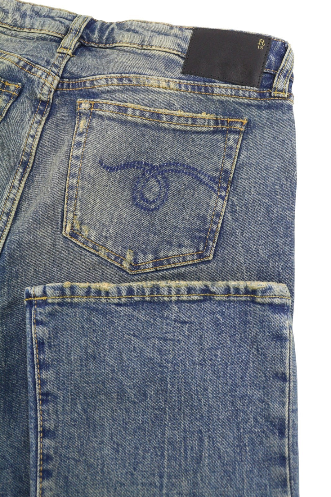 R13 Kick Fit moteriški džinsai, 30 Kelly tamprūs, platėjantys, trumpi, išblukintos mėlynos spalvos, FW25, RRP699 