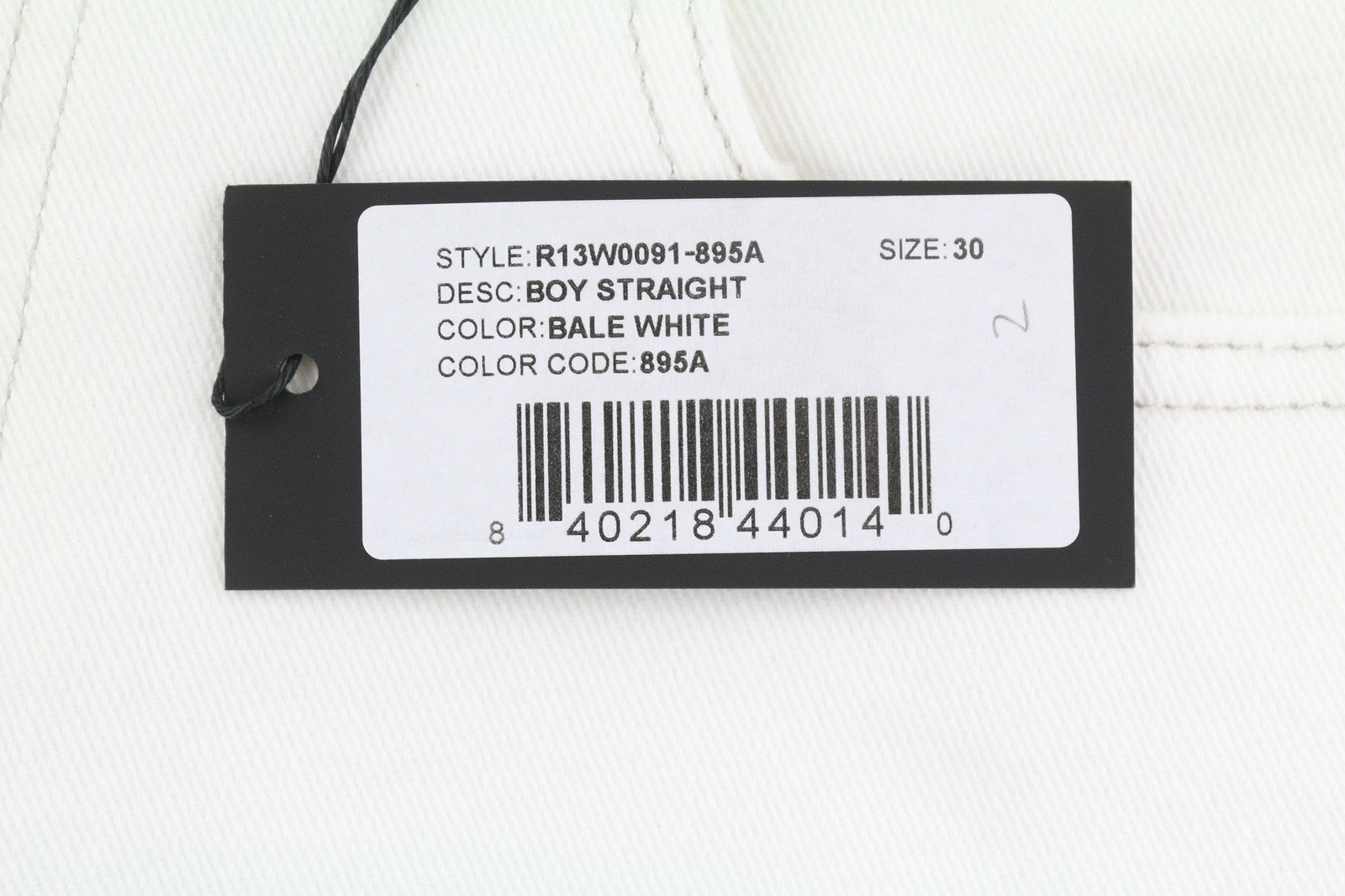 R13 berniukiški tiesūs moteriški džinsai, 30 bale, balti, trumpi, su užtrauktuku iki kulkšnies, PS25, RRP499 