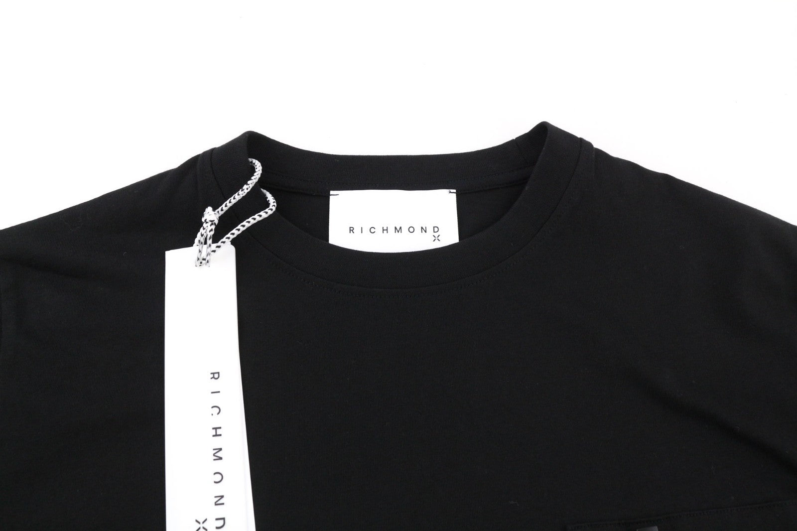 JOHN RICHMOND vyriški marškinėliai M, juodi, apvalūs, trumpomis rankovėmis, medvilniniai, su užtrauktuku ir kišene, logotipu 