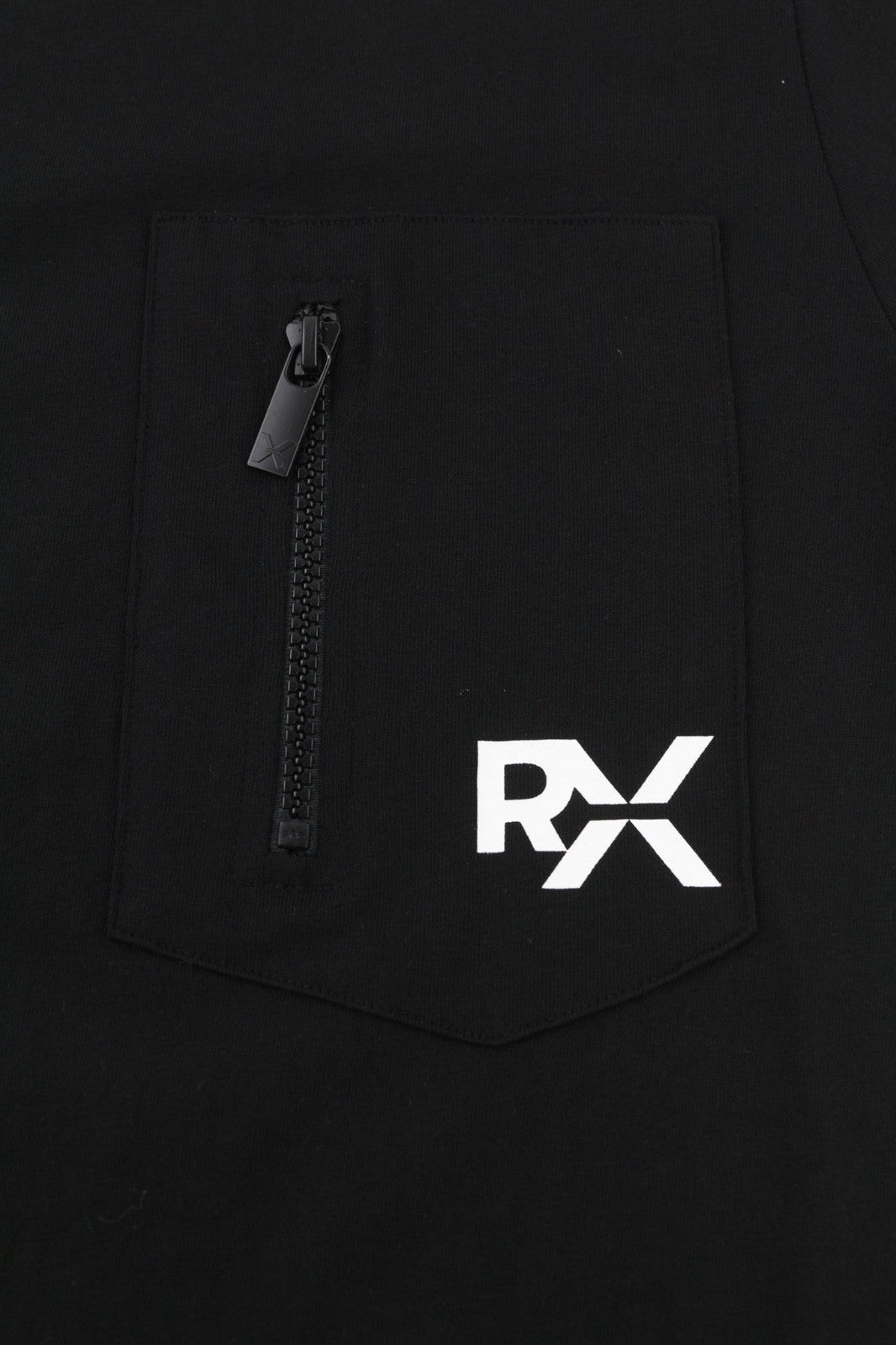 JOHN RICHMOND vyriški marškinėliai M, juodi, apvalūs, trumpomis rankovėmis, medvilniniai, su užtrauktuku ir kišene, logotipu 