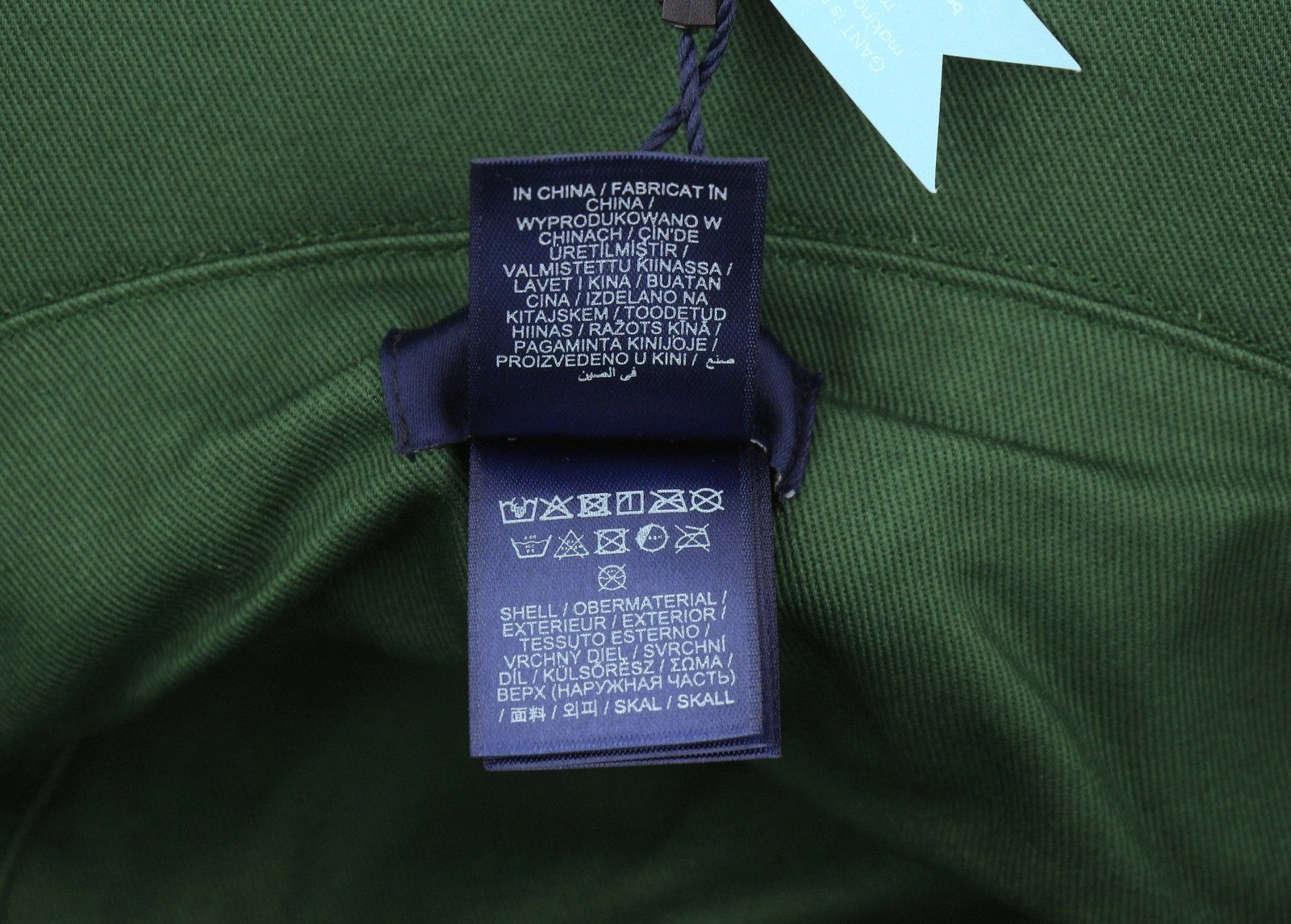 GANT virvelinė kibiro formos vyriška kepurė su L/XL dydžio daugiaspalve medvilnine priekine logotipu ir pamušalu. 