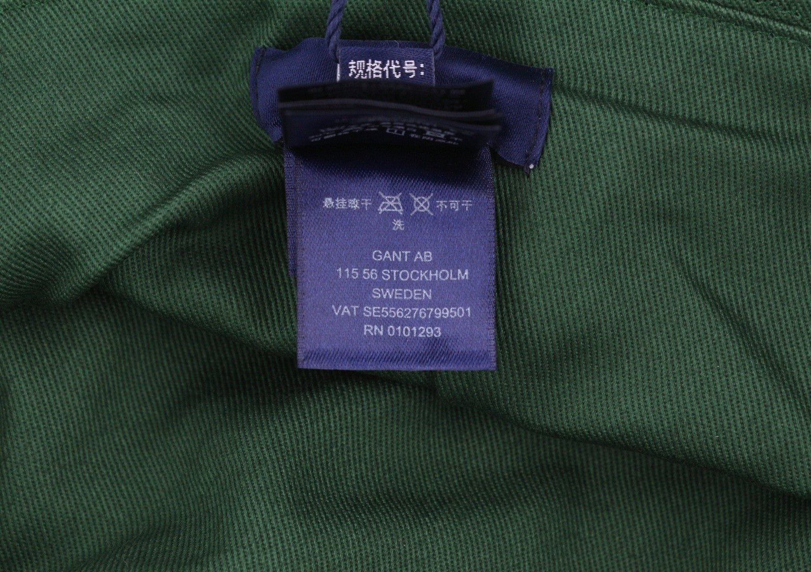 GANT virvelinė kibiro formos vyriška kepurė su L/XL dydžio daugiaspalve medvilnine priekine logotipu ir pamušalu. 