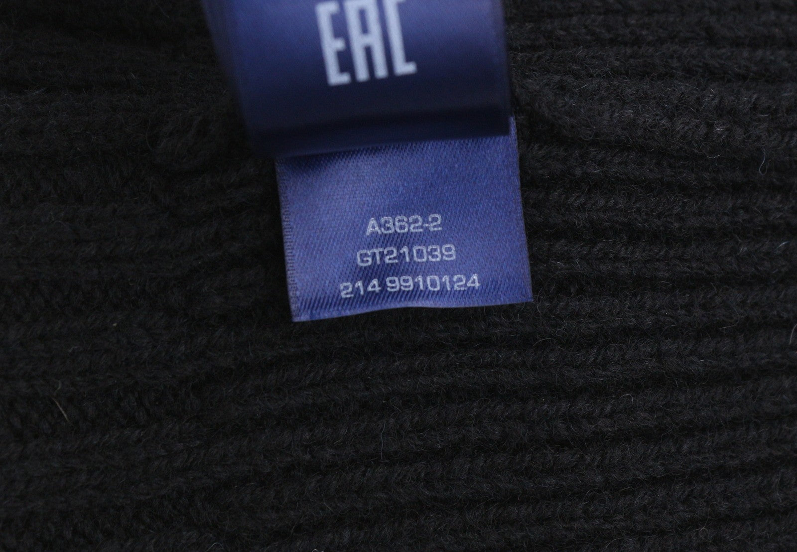 GANT Banner Shield Beanie Men Hat OS Black Wool Tight-Knit Patch Logo Stretch