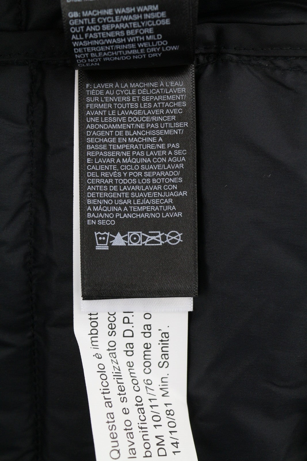 THE NORTH FACE moteriška striukė M, juoda, 700 pūkinė, dygsniuota, su gobtuvu, užtrauktuku, vidutinė kaina – 299 USD 