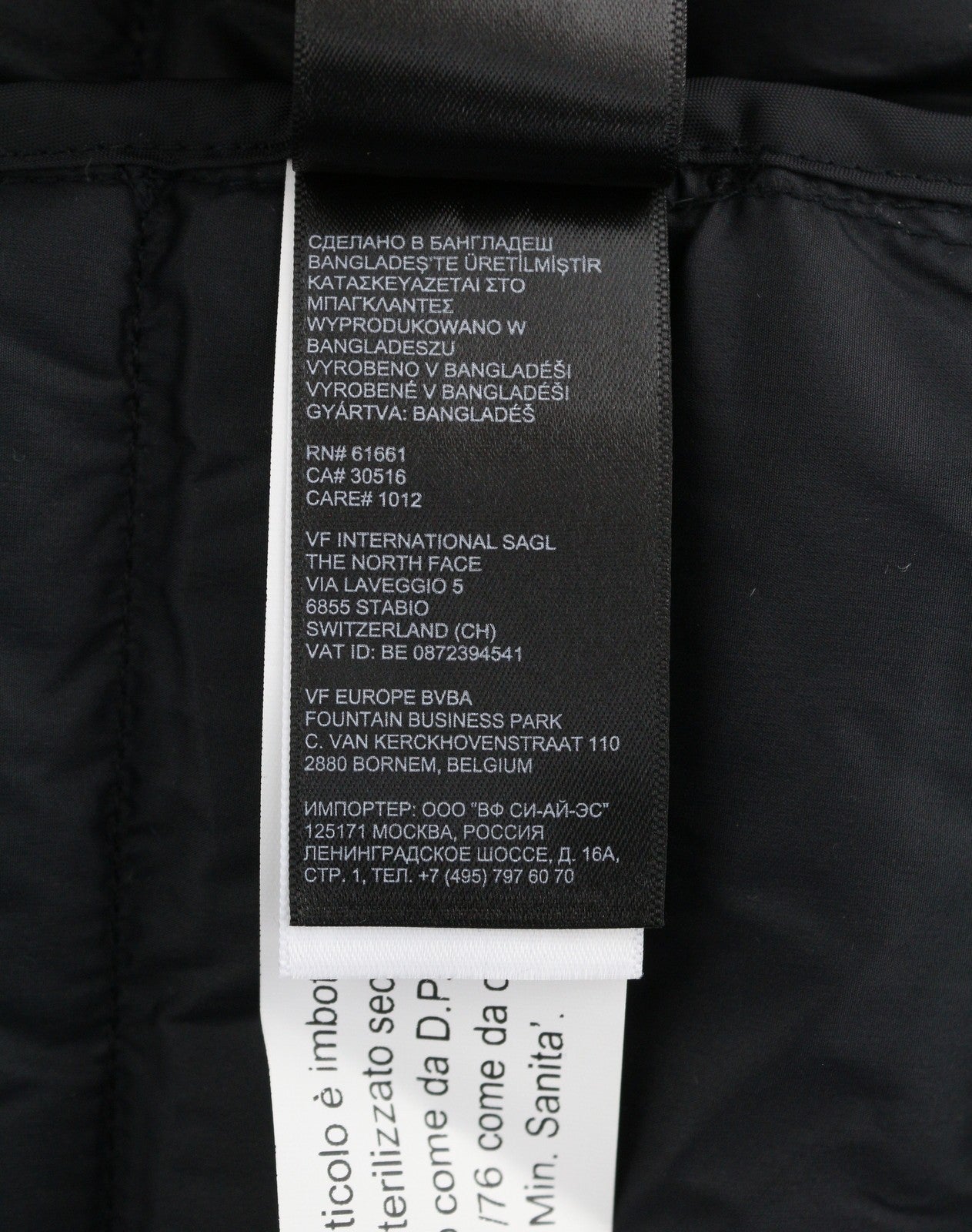 THE NORTH FACE moteriška striukė M, juoda, 700 pūkinė, dygsniuota, su gobtuvu, užtrauktuku, vidutinė kaina – 299 USD 