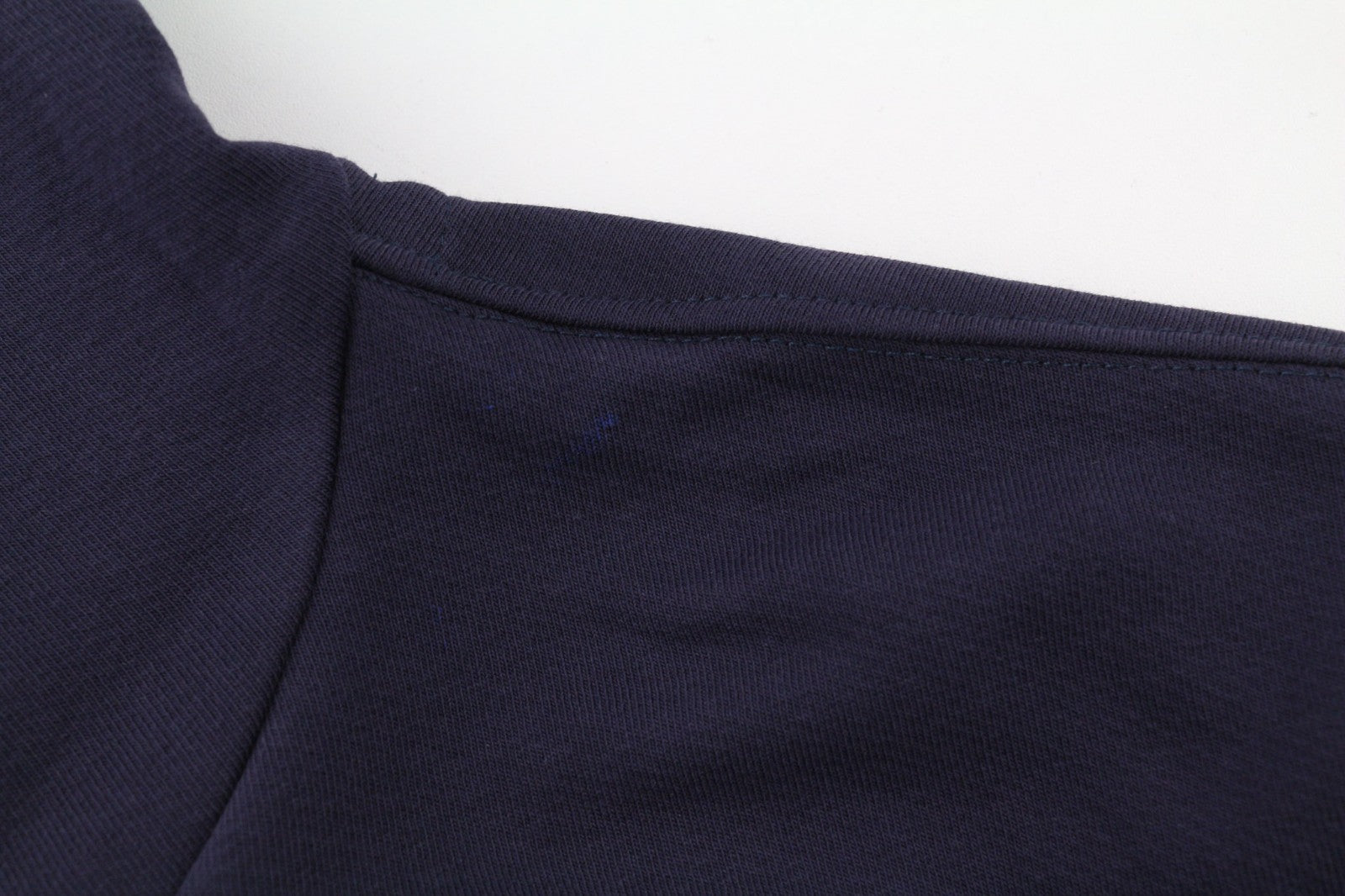 AQUASCUTUM FAI003 vyriškas mėlynas megztinis su gobtuvu ir logotipo dirželiais, kengūros kišene 