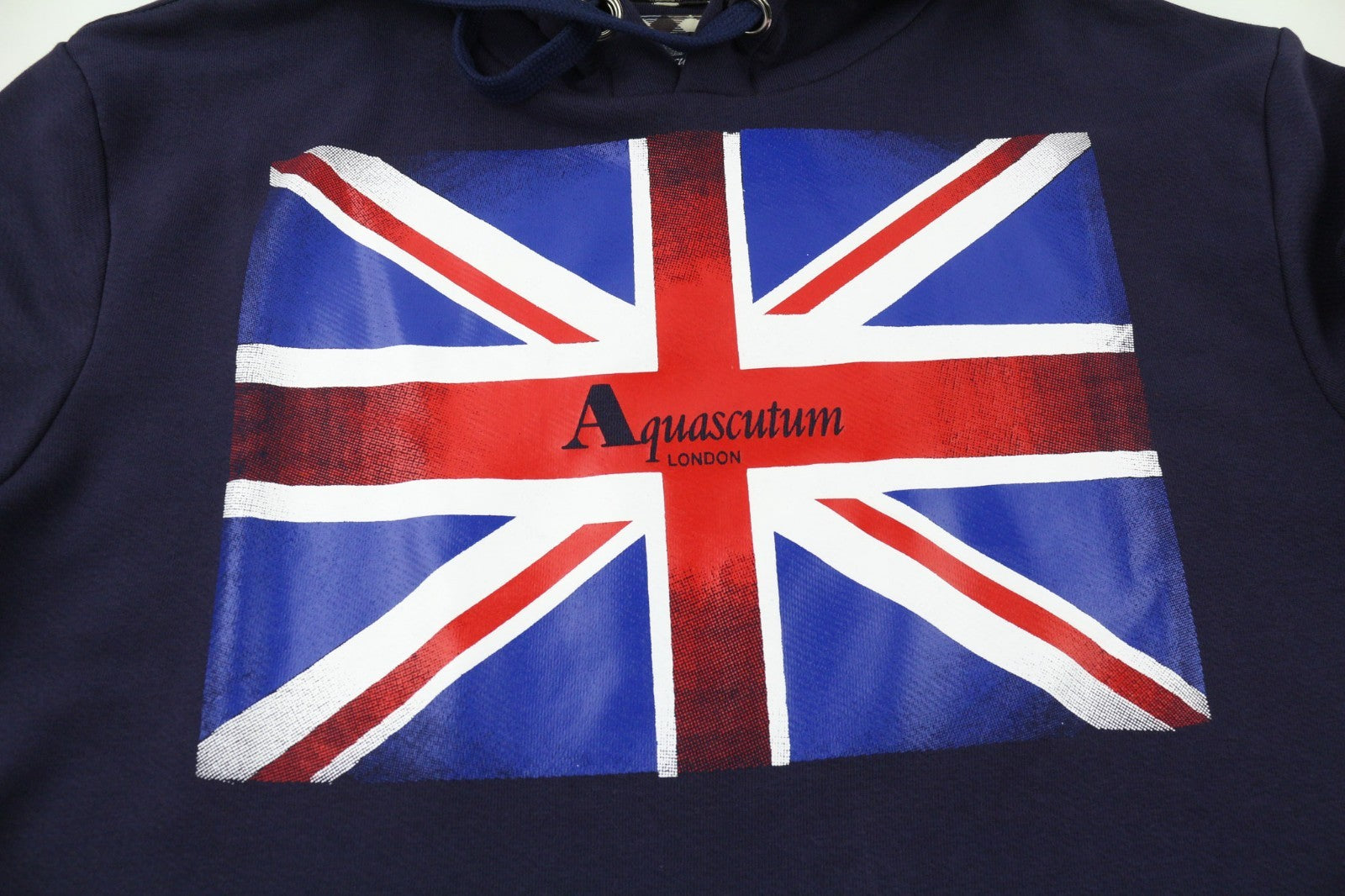 AQUASCUTUM FAI003 vyriškas mėlynas megztinis su gobtuvu ir logotipo dirželiais, kengūros kišene 