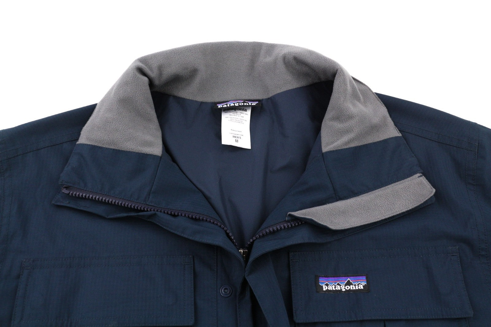 PATAGONIA vyriška tamsiai mėlyna H2NO plona striukė M dydžio, su aukštu kaklu, užtrauktuku ir kišenėmis. 