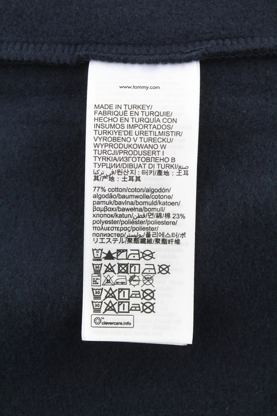 TOMMY HILFIGER vyriškas džemperis L dydžio, tamsiai mėlynas, apvalios iškirptės formos, su logotipu priekyje. 