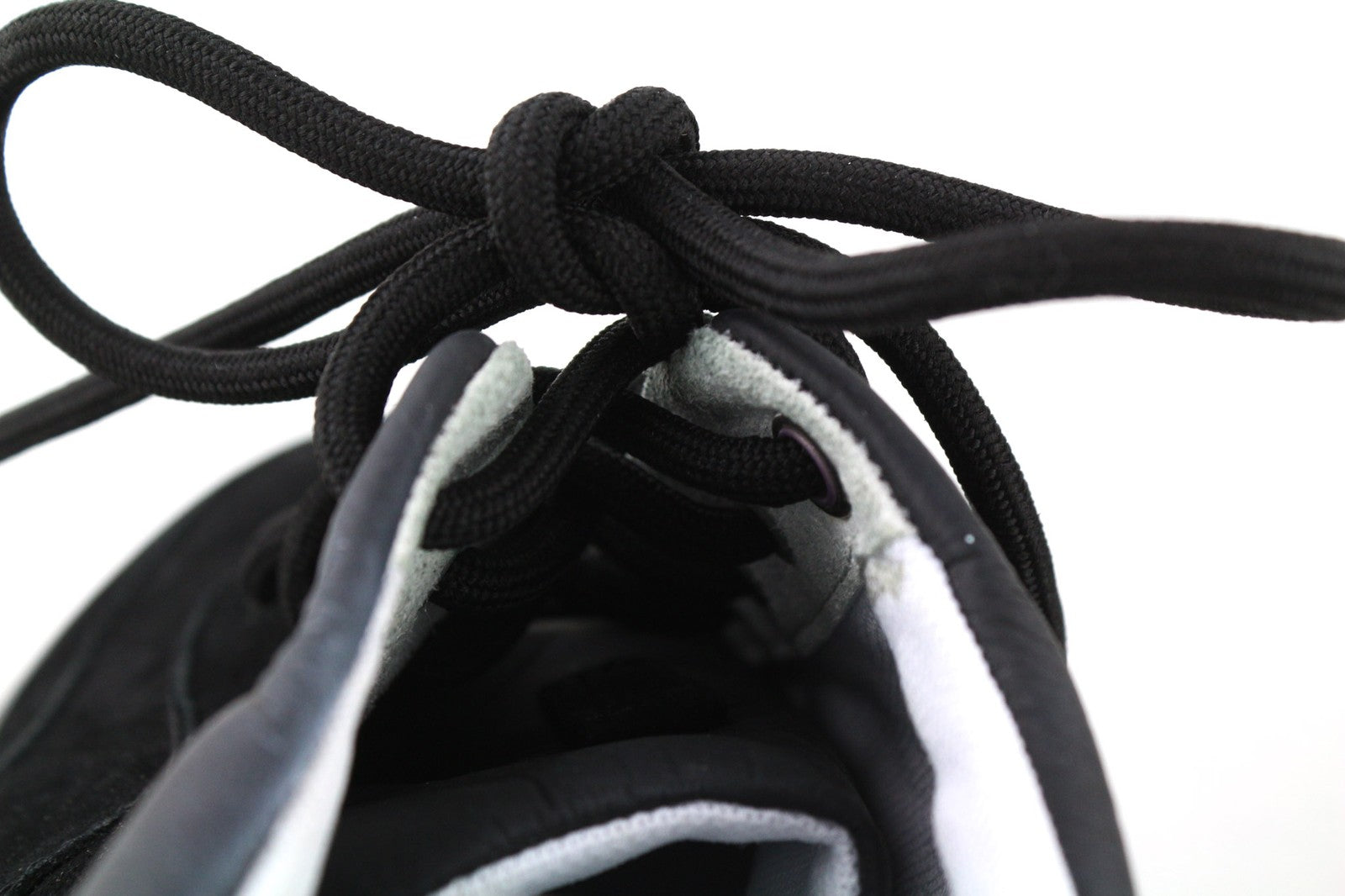 TIMBERLAND A211C-A3646 moteriški juodi odiniai sportbačiai su raišteliais, dydis EU39/39.5. 