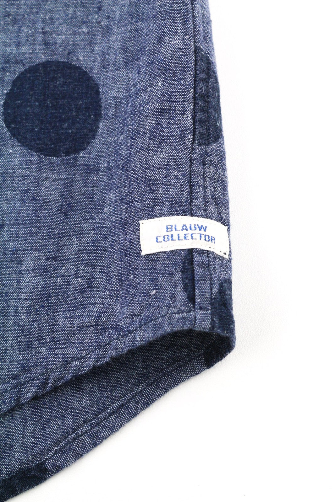 SCOTCH &amp; SODA Ams Blauw vyriški ~M/L dydžio mėlyni taškuoti trumpomis rankovėmis marškinėliai su sagomis 