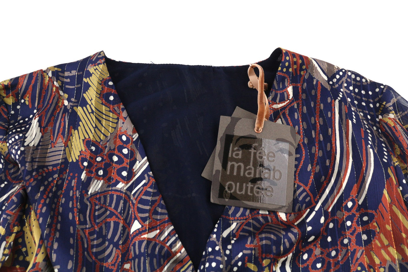 LA FE MARABOUTE moteriška suknelė, 38 cm, marginta ilgomis rankovėmis, V formos iškirpte, elastingu juosmeniu. 