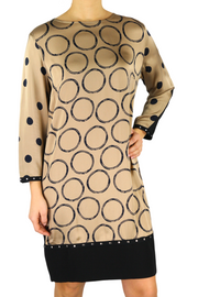 BLEU BLANC ROUGE Magie moteriška suknelė S smėlio spalvos, 3/4 rankovėmis, apvalia iškirpte, raštuota trumpa suknelė 