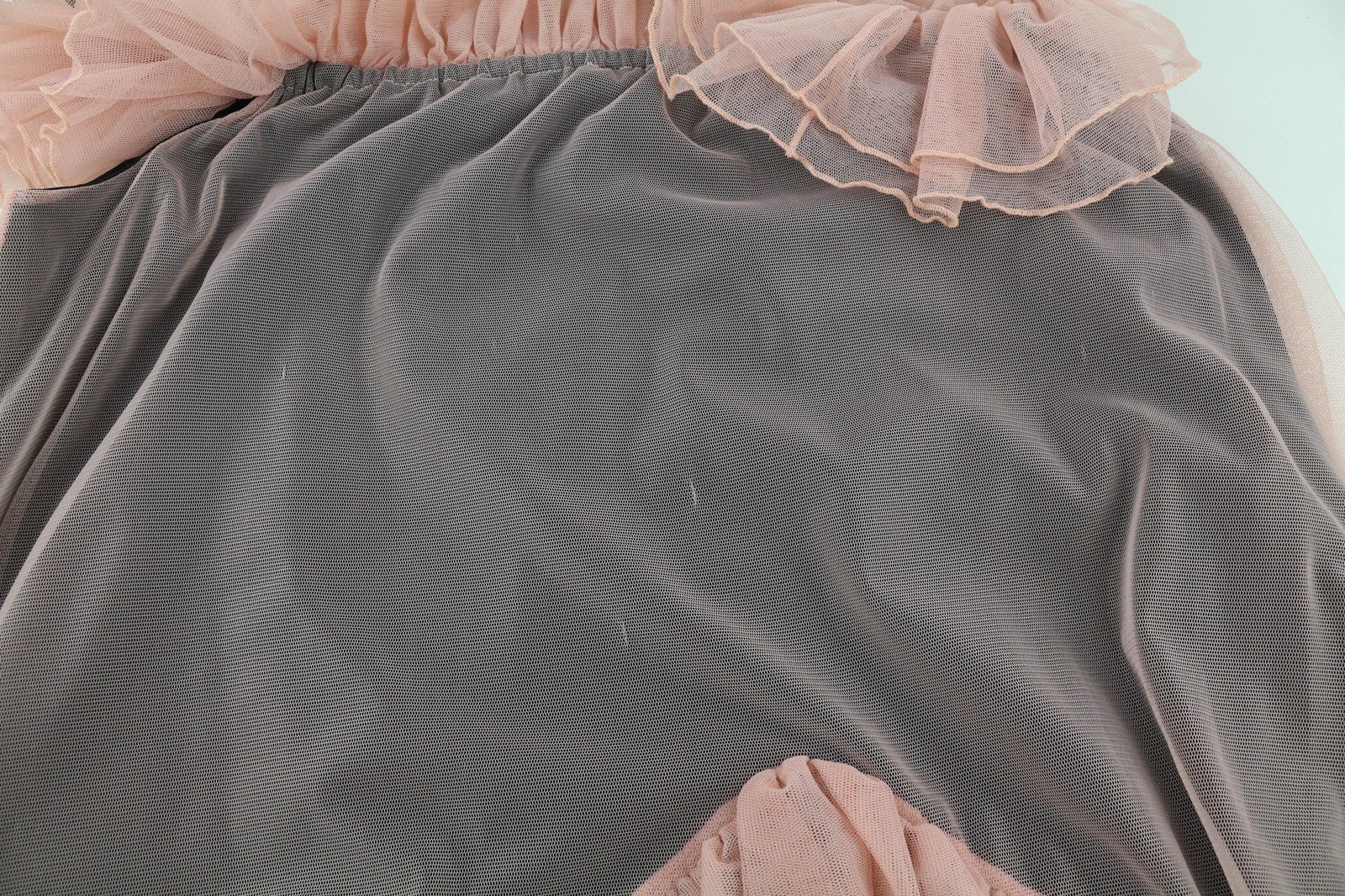 GUGLIELMO CAPONE lėlių moteriška suknelė 42 rožinė be rankovių tiulio su raukiniais ir midi logotipu 