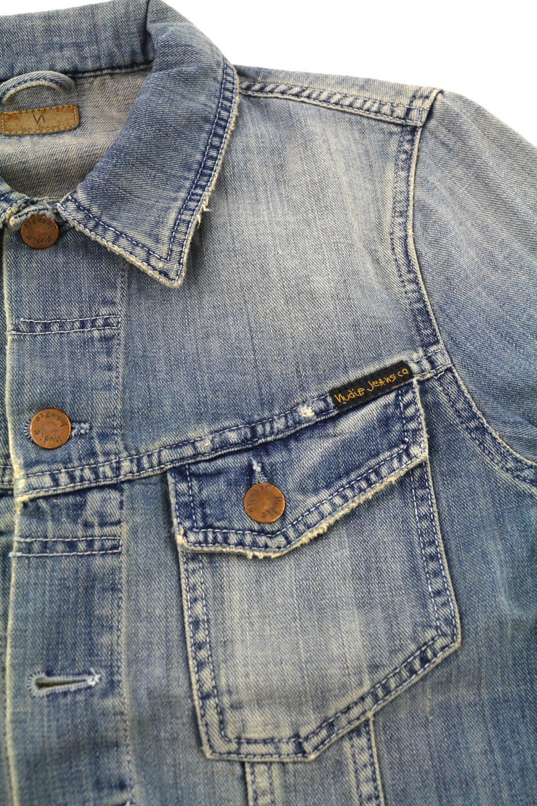 NUDIE JEANS Billy vyriška striukė S šviesių atspalvių su sagomis polo marškinėliais ir logotipu džinsinio audinio 