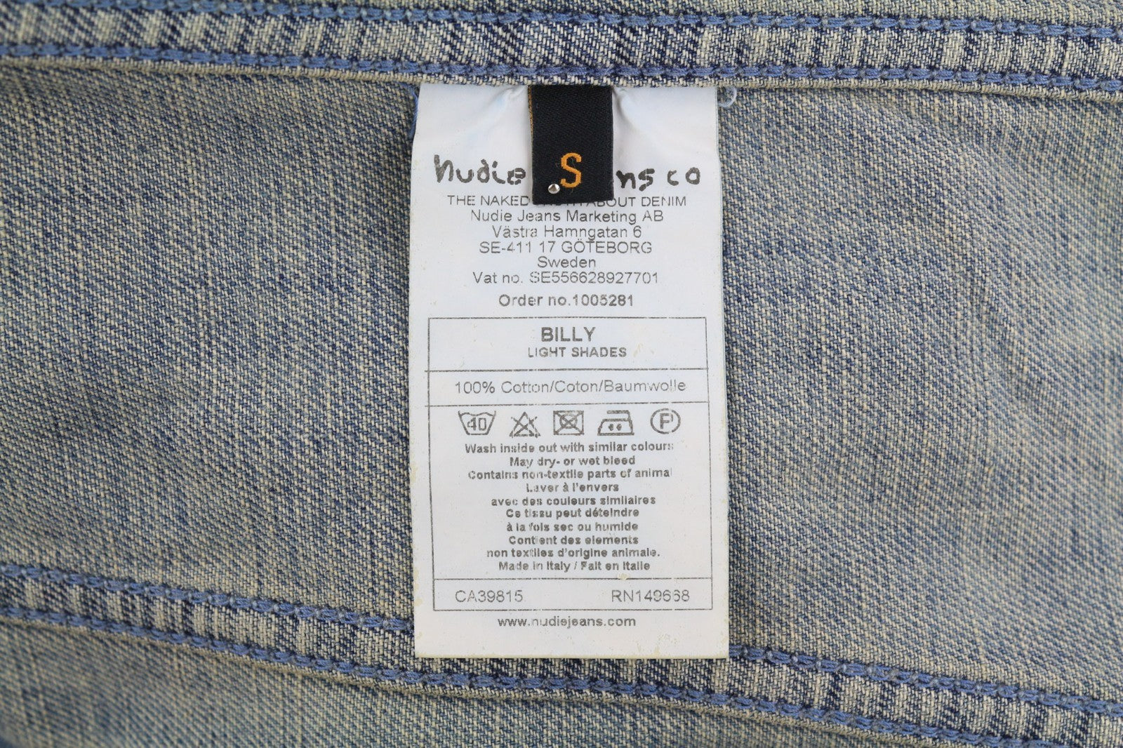 NUDIE JEANS Billy vyriška striukė S šviesių atspalvių su sagomis polo marškinėliais ir logotipu džinsinio audinio 