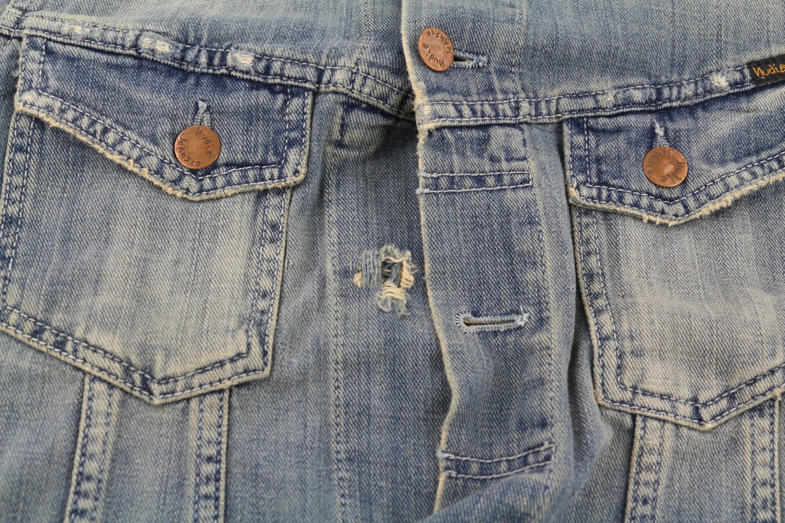 NUDIE JEANS Billy vyriška striukė S šviesių atspalvių su sagomis polo marškinėliais ir logotipu džinsinio audinio 