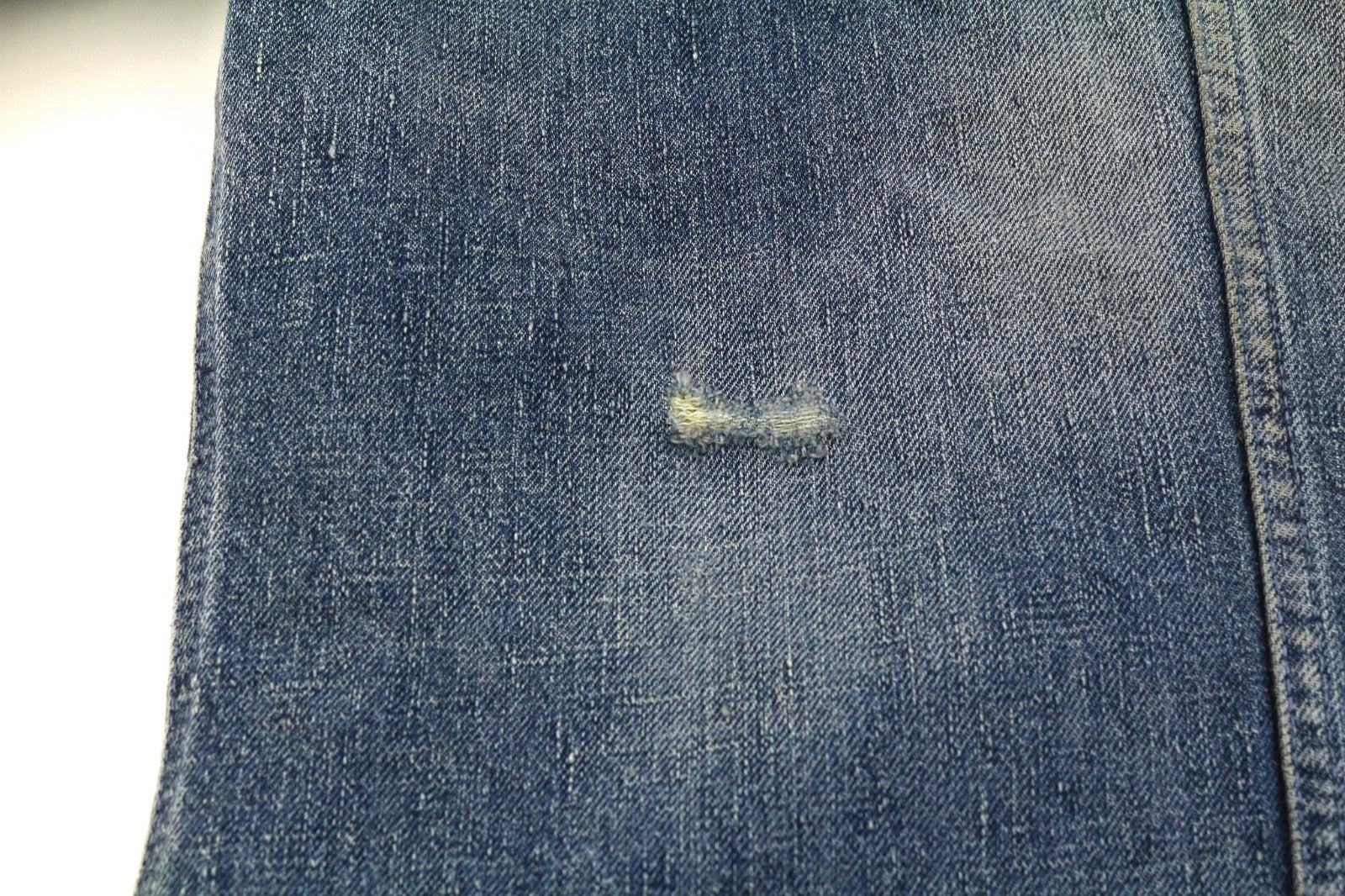 NUDIE JEANS Tryggve vyriška striukė XS dydžio kosminės mėlynos spalvos su skalbtų sagų polo marškinėliais 