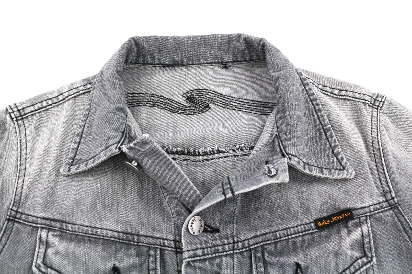 NUDIE JEANS Conny vyriška striukė S su saulės balinta juoda pilka skalbta polo marškinėliai su sagomis 