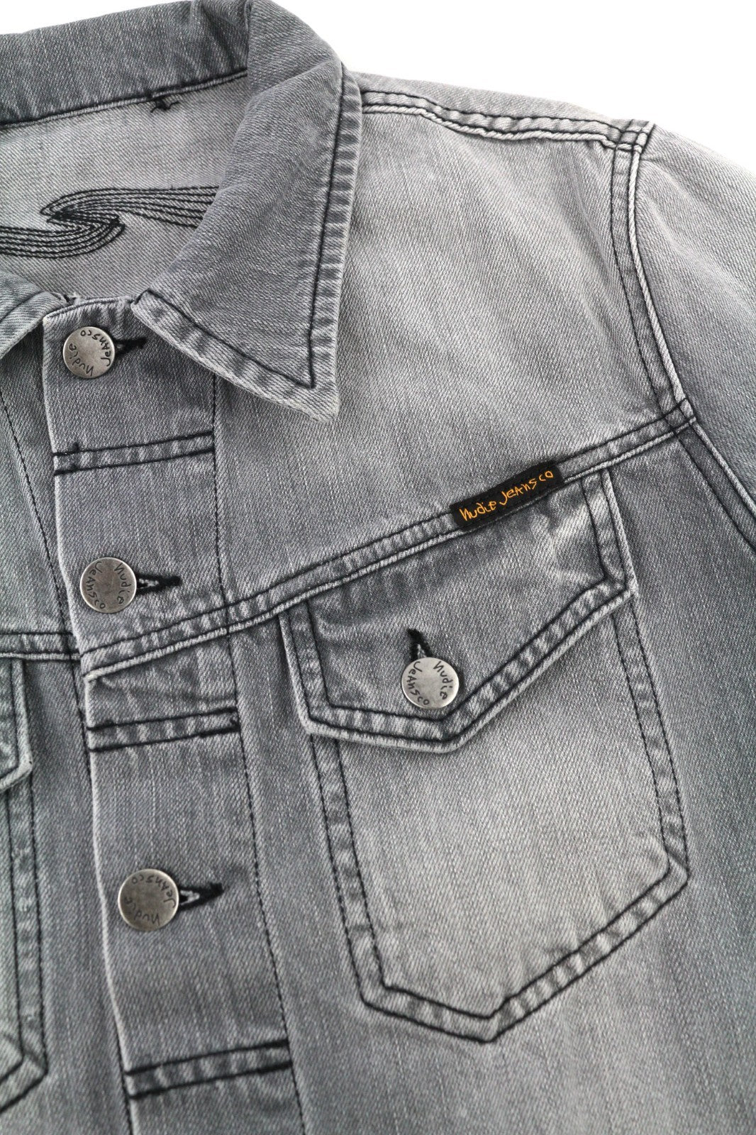 NUDIE JEANS Conny vyriška striukė S su saulės balinta juoda pilka skalbta polo marškinėliai su sagomis 