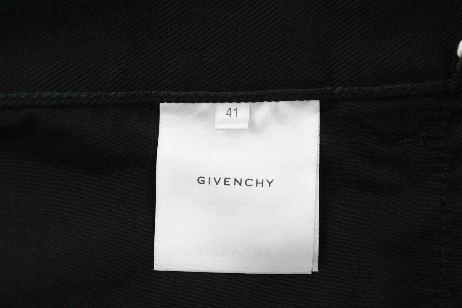 GIVENCHY X Tiffany vyriškos kelnės W41 juodos siaurėjančiomis klešnėmis, užtrauktuku priekyje, subtilia kišene. 