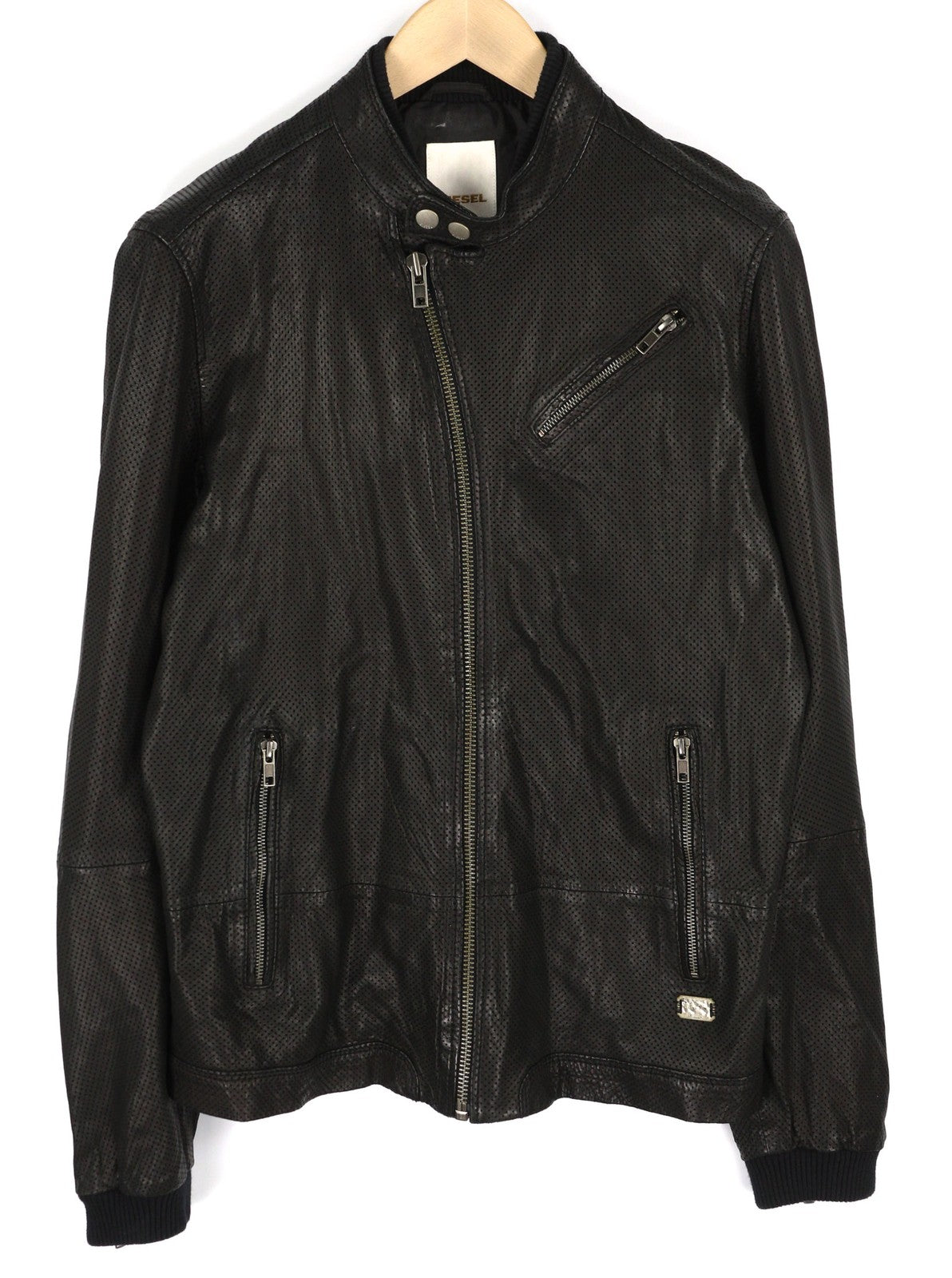 DIESEL vyriška striukė L, juoda, ėriuko odos, asimetrinė, užtrauktuku, su juostele ant kaklo. 