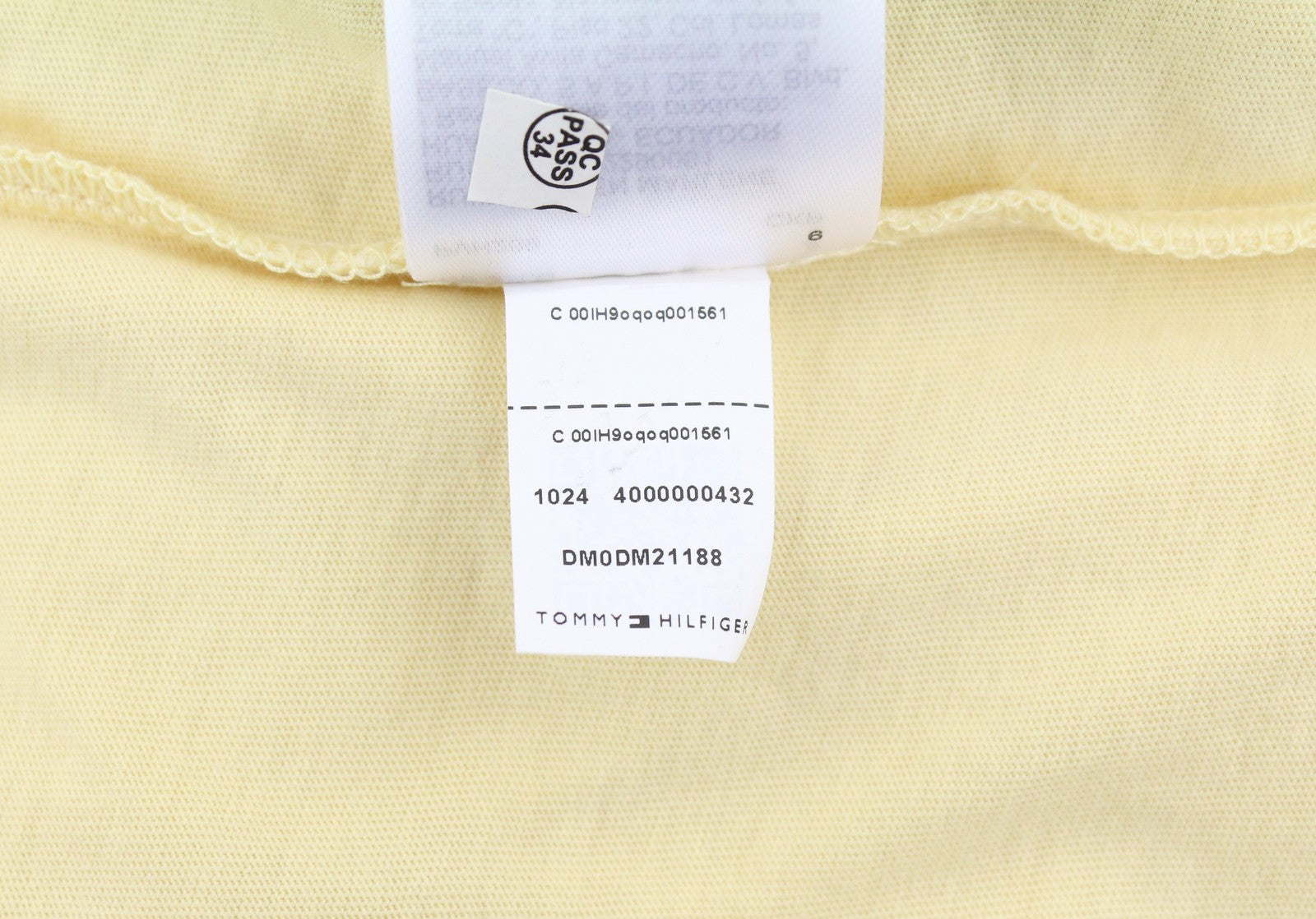 TOMMY HILFIGER Slim Linear Ches Men T-Shirt L Custard Cream Crew Neck Tricot