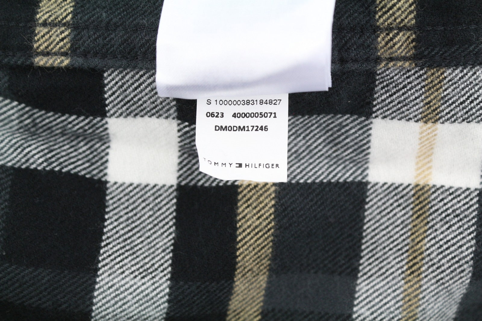 TOMMY HILFIGER Men Shirt M Flannel Plaid Classic Fit Spread Neck Button-Up Logo