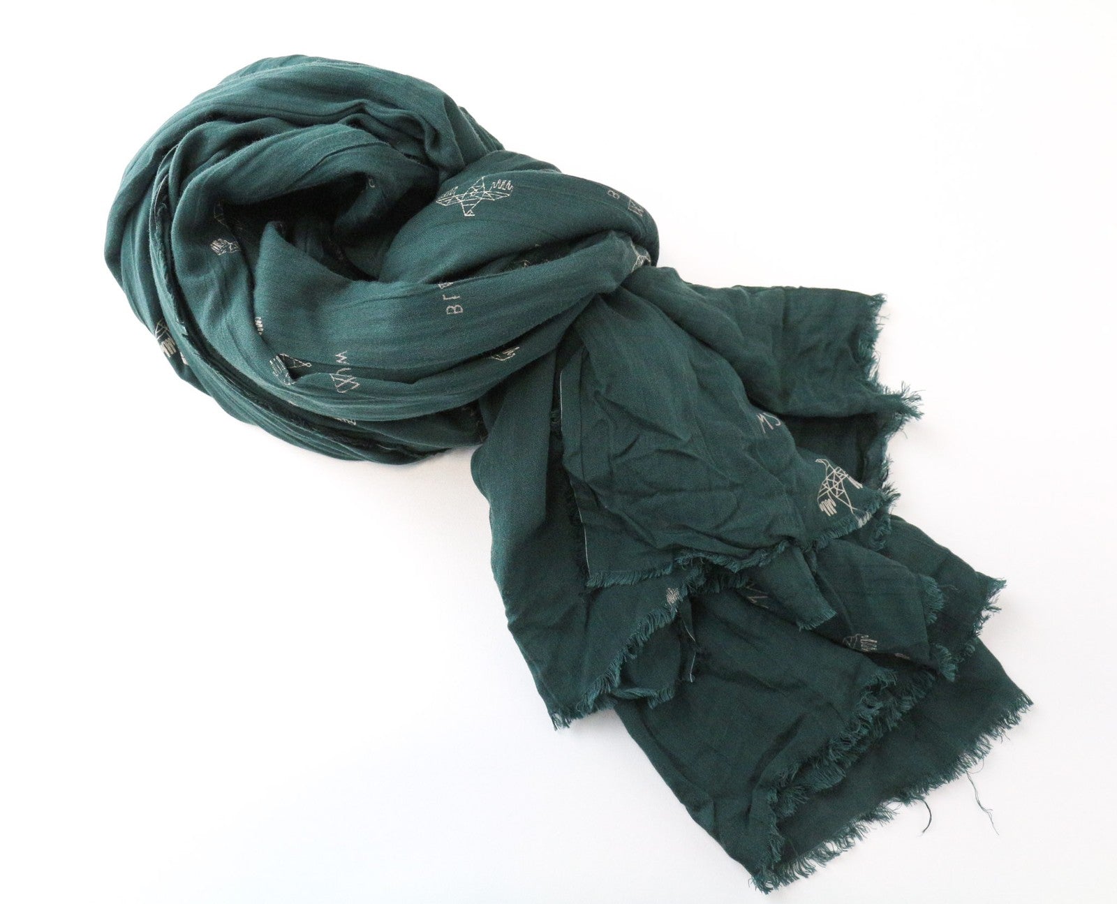 MAISON SCOTCH moteriškas šalikas OS vidutinio žaliumo mezgimo su actekų paukščių raštu 