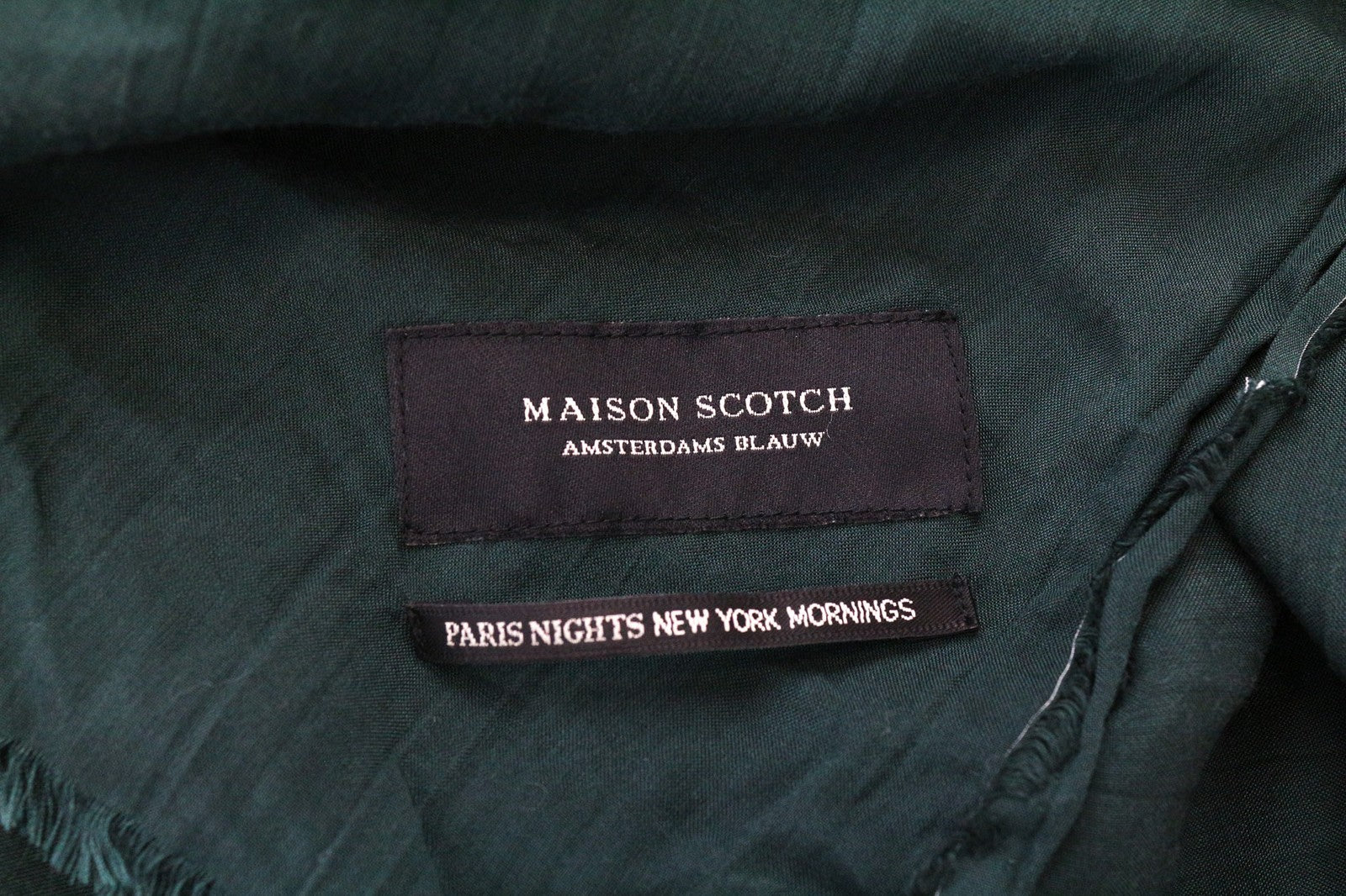 MAISON SCOTCH moteriškas šalikas OS vidutinio žaliumo mezgimo su actekų paukščių raštu 