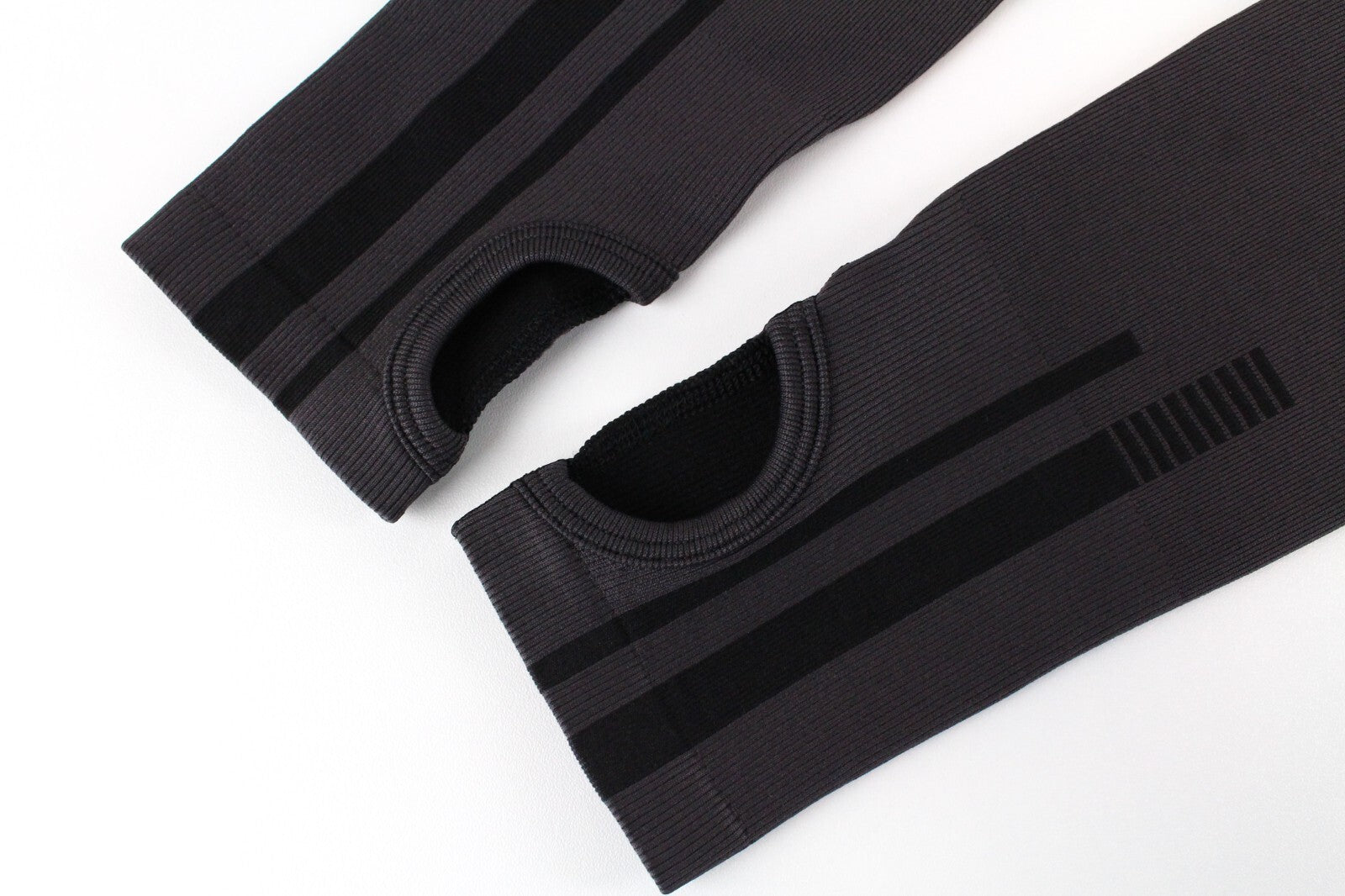 GYMSHARK Geo moteriški marškinėliai XS dydžio, juodi, ilgomis rankovėmis, trumpinti, tamprūs sportiniai marškinėliai 