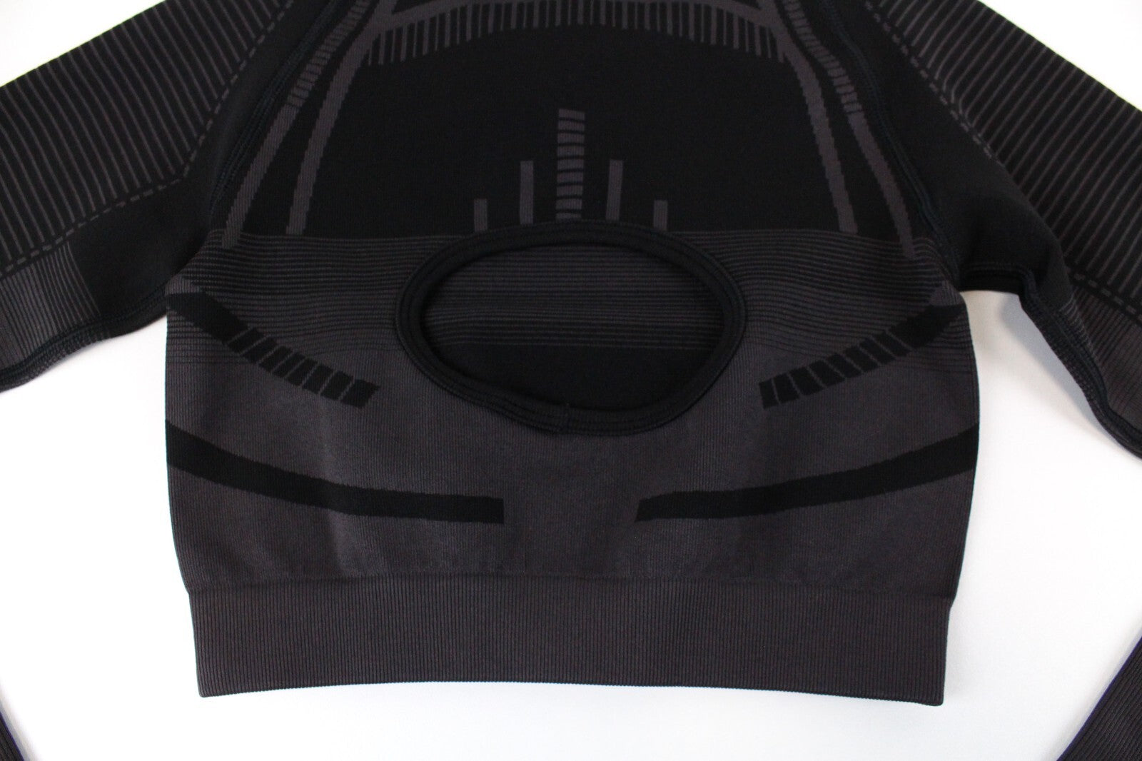 GYMSHARK Geo moteriški marškinėliai XS dydžio, juodi, ilgomis rankovėmis, trumpinti, tamprūs sportiniai marškinėliai 