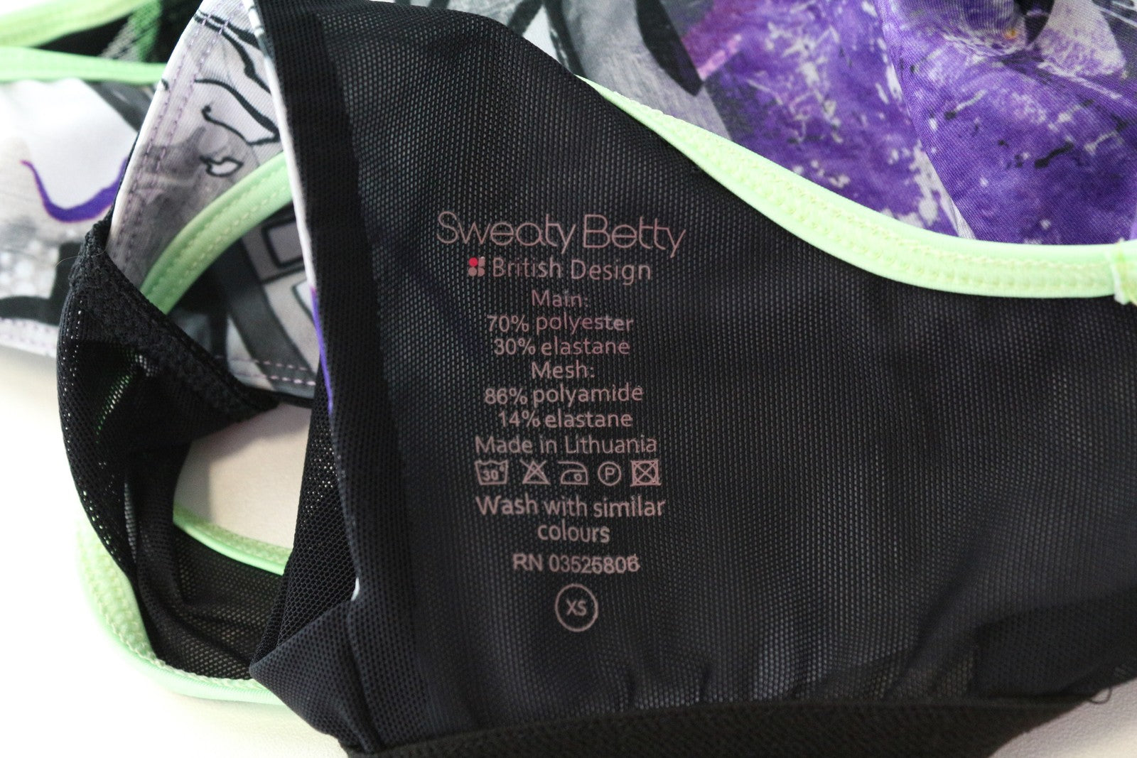 „SWEATY BETTY XS“ violetinė berankovė sportinė palaidinė su raštais 