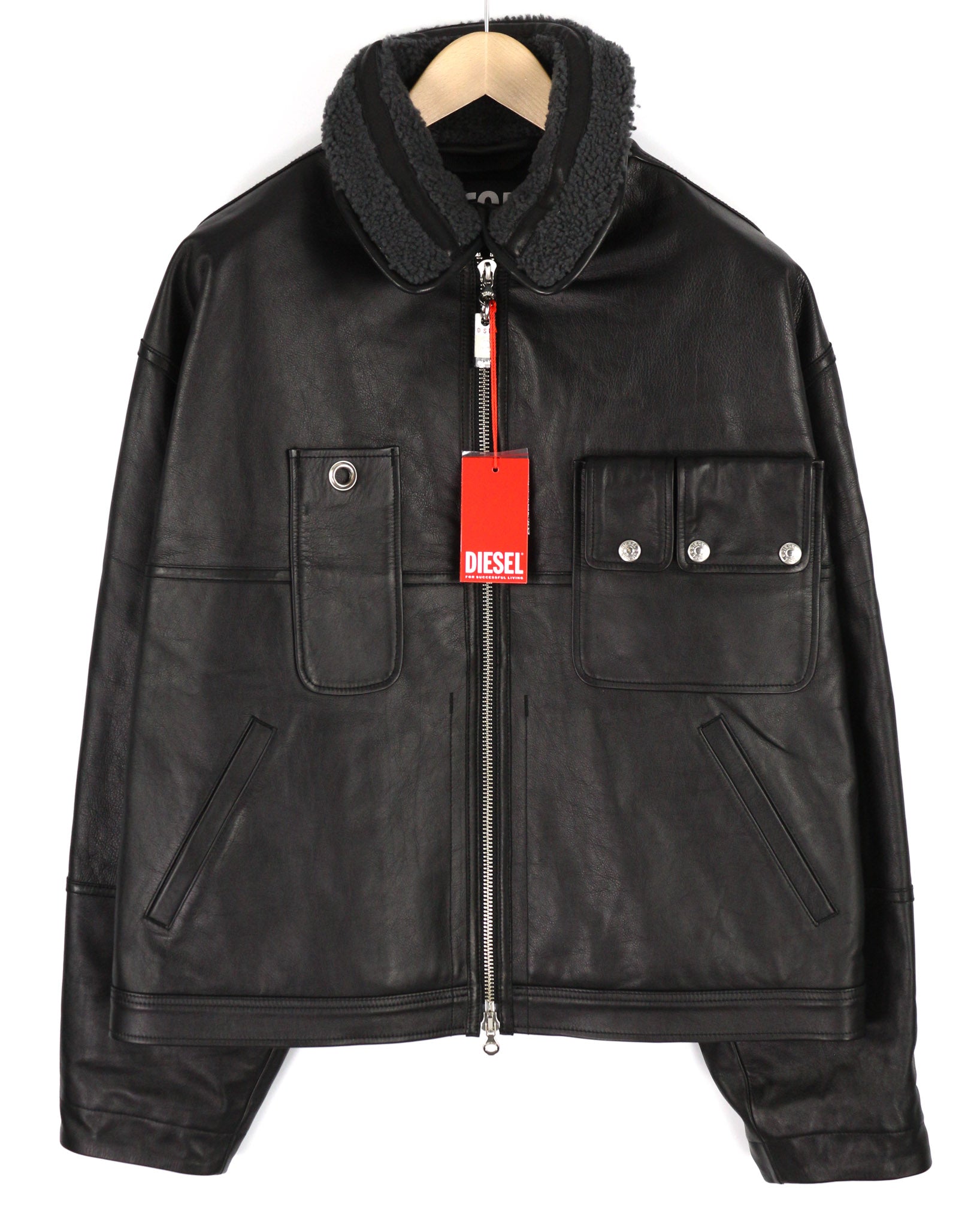 DIESEL L-Gilbert-Fur vyriška striukė XL su jaučio odos avikailio apykakle, rekomenduojama kaina – 1095 € 