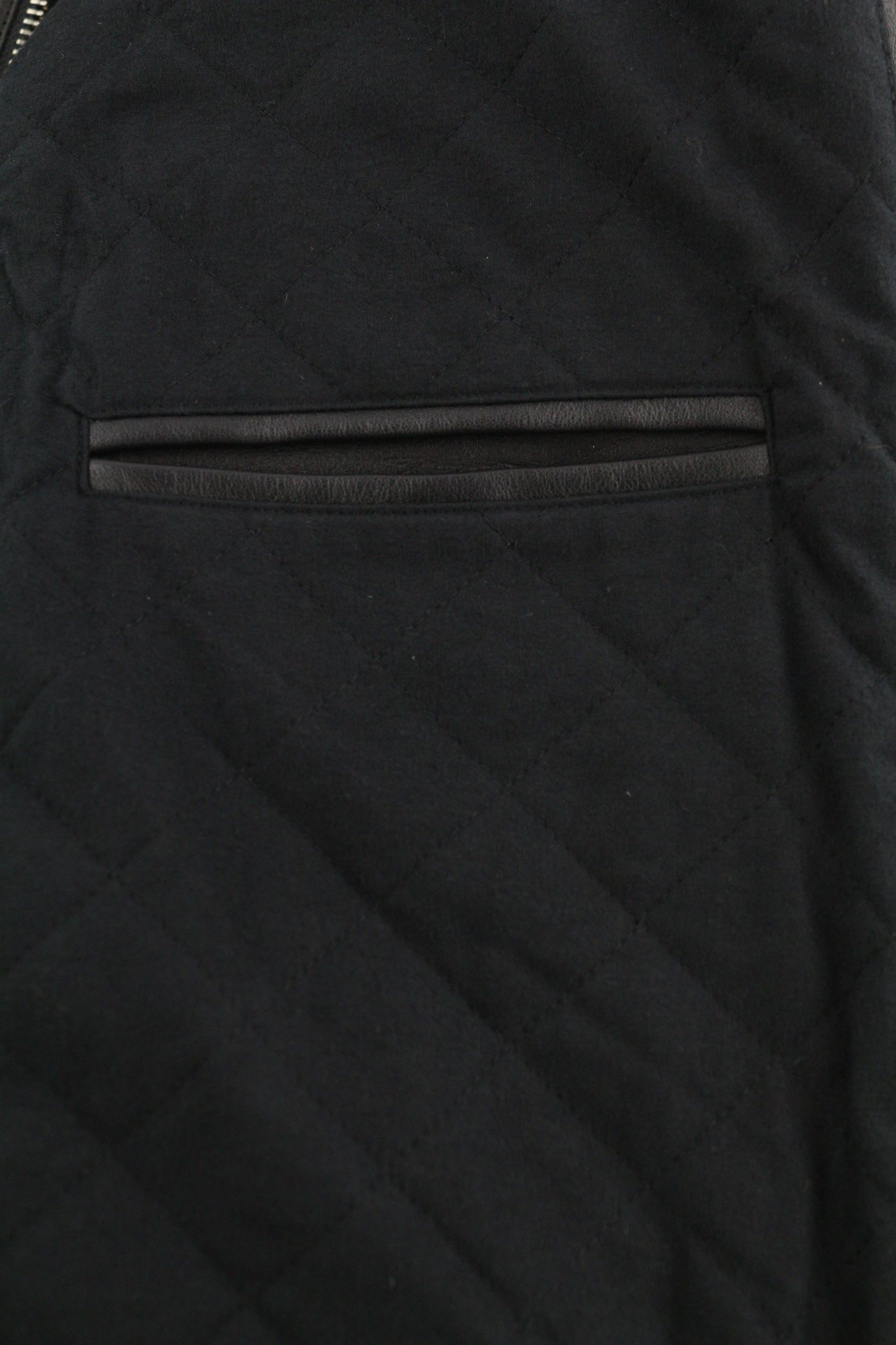 DIESEL L-Gilbert-Fur vyriška striukė XL su jaučio odos avikailio apykakle, rekomenduojama kaina – 1095 € 